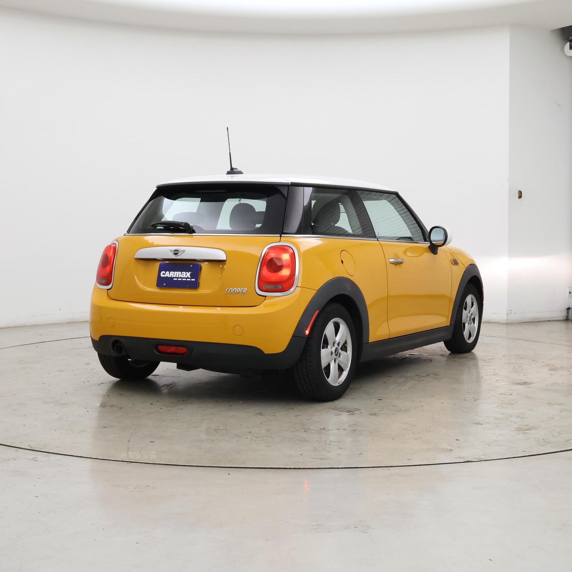 Thumbnail: 2015 MINI Cooper Hardtop - 8