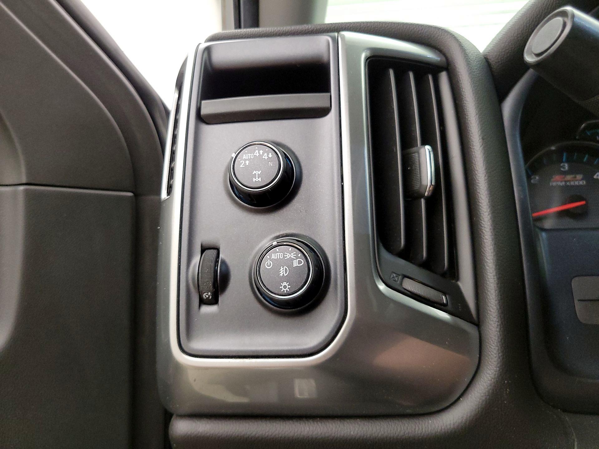 Thumbnail: 2017 Chevrolet Silverado 1500 - 13