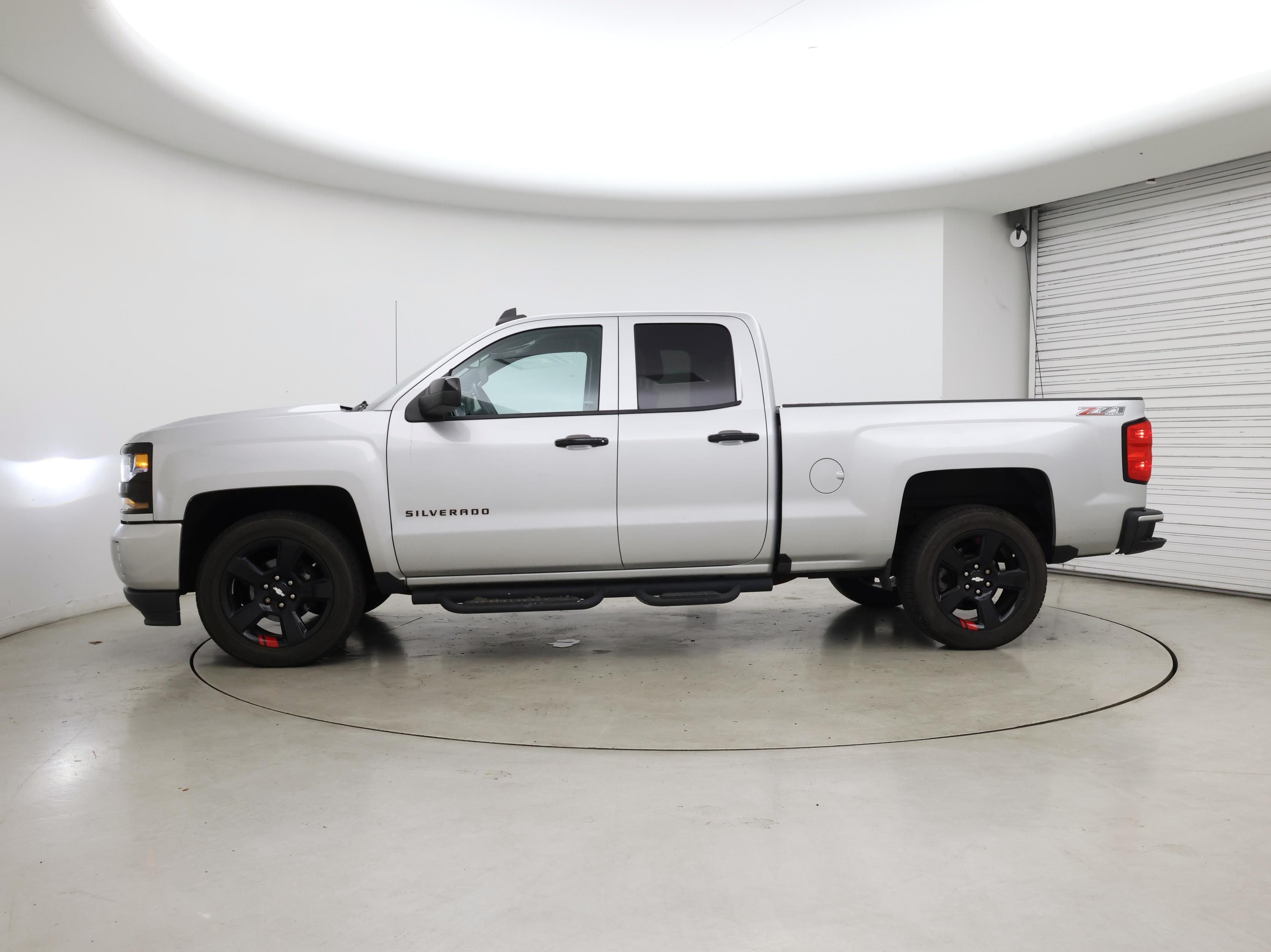Thumbnail: 2017 Chevrolet Silverado 1500 - 3