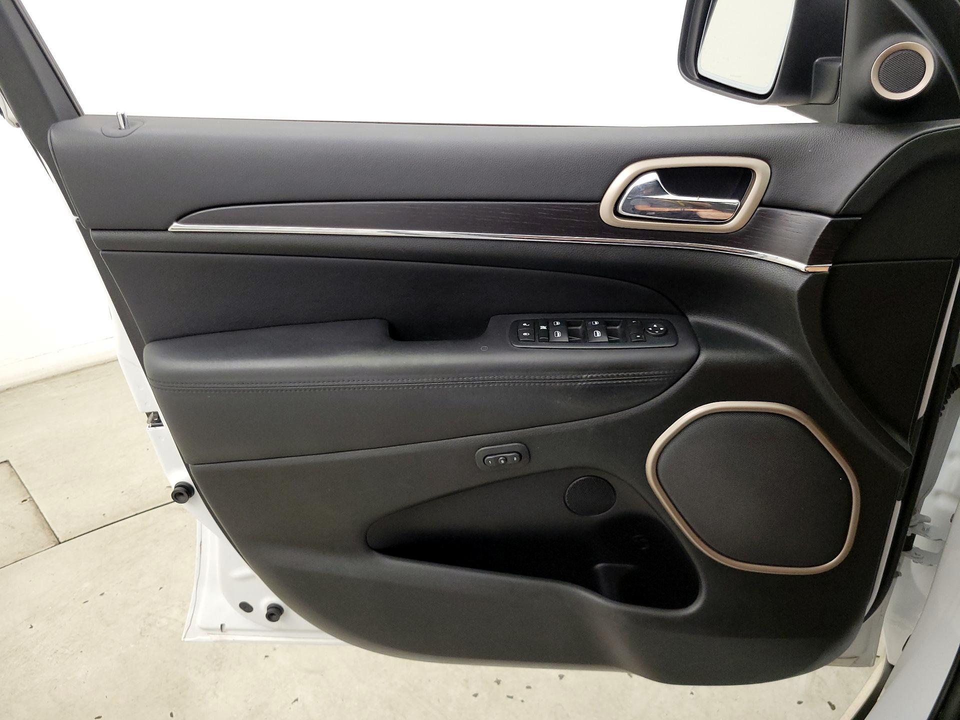 Thumbnail: 2014 Jeep Grand Cherokee - 12