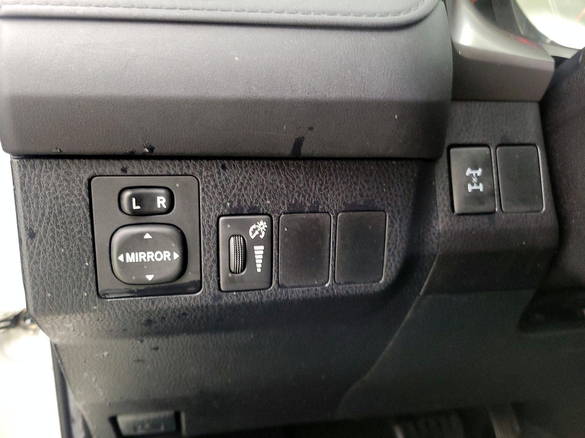 Thumbnail: 2016 Toyota RAV4 - 13
