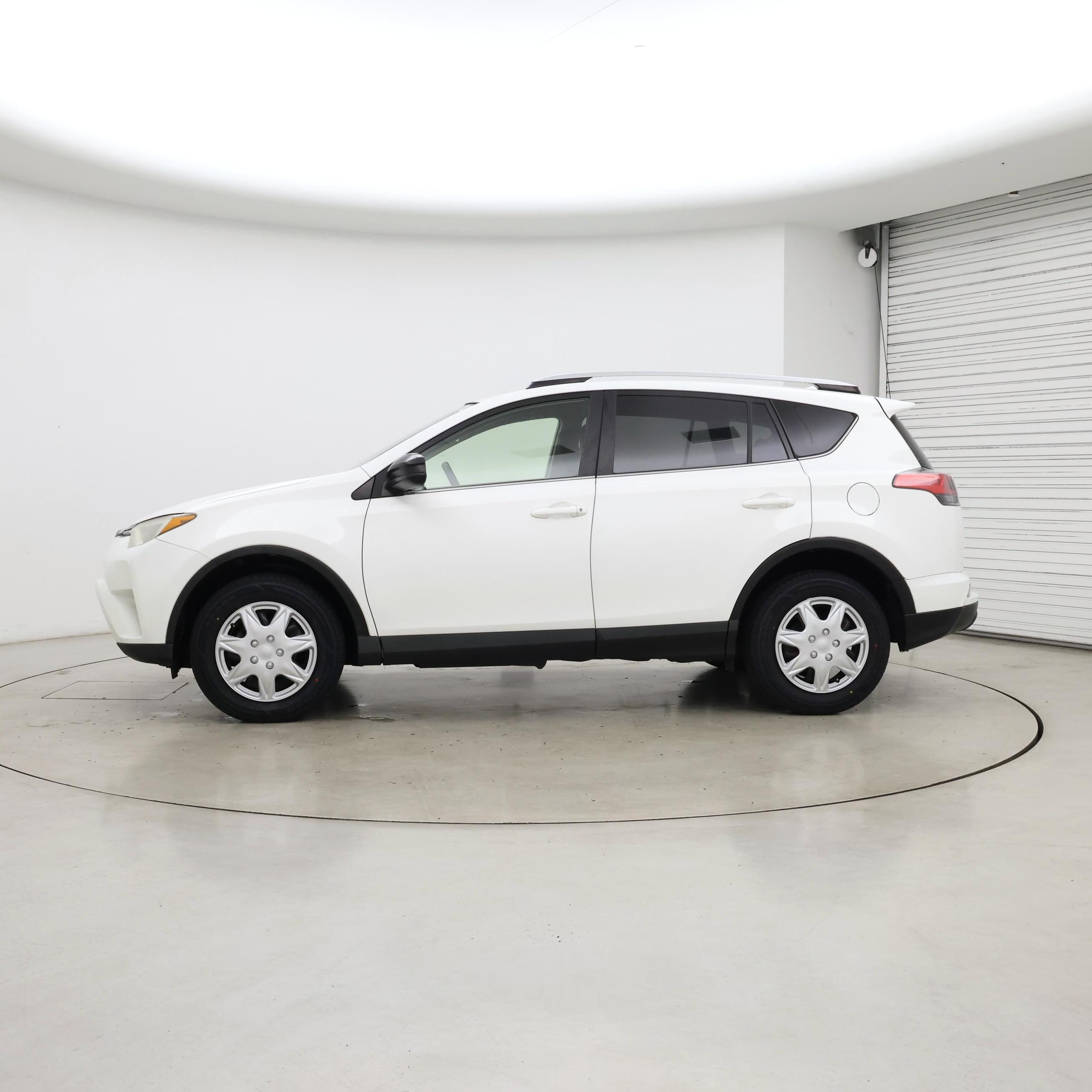 Thumbnail: 2016 Toyota RAV4 - 3