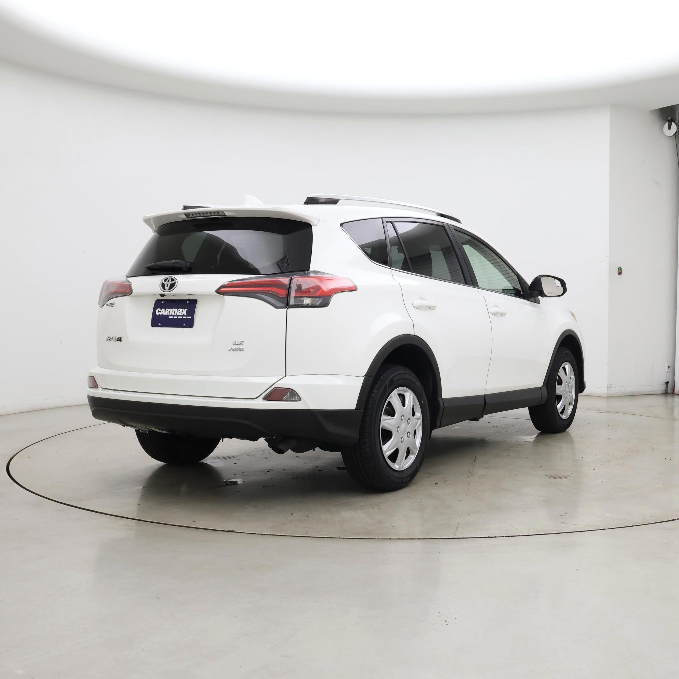 Thumbnail: 2016 Toyota RAV4 - 8