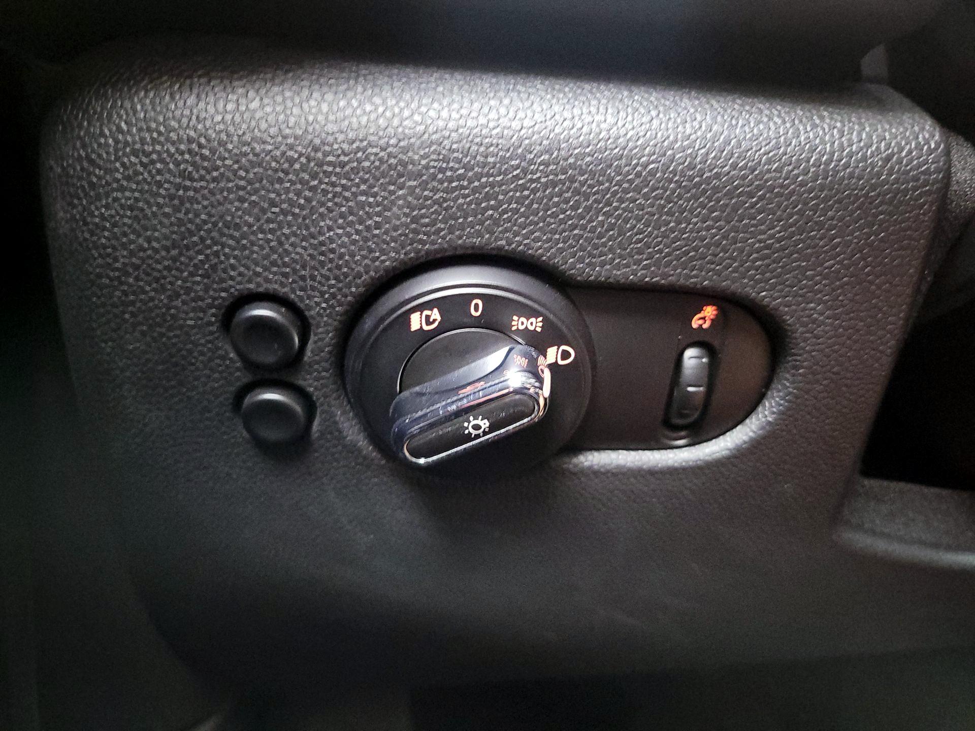 Thumbnail: 2018 MINI Cooper Hardtop - 13