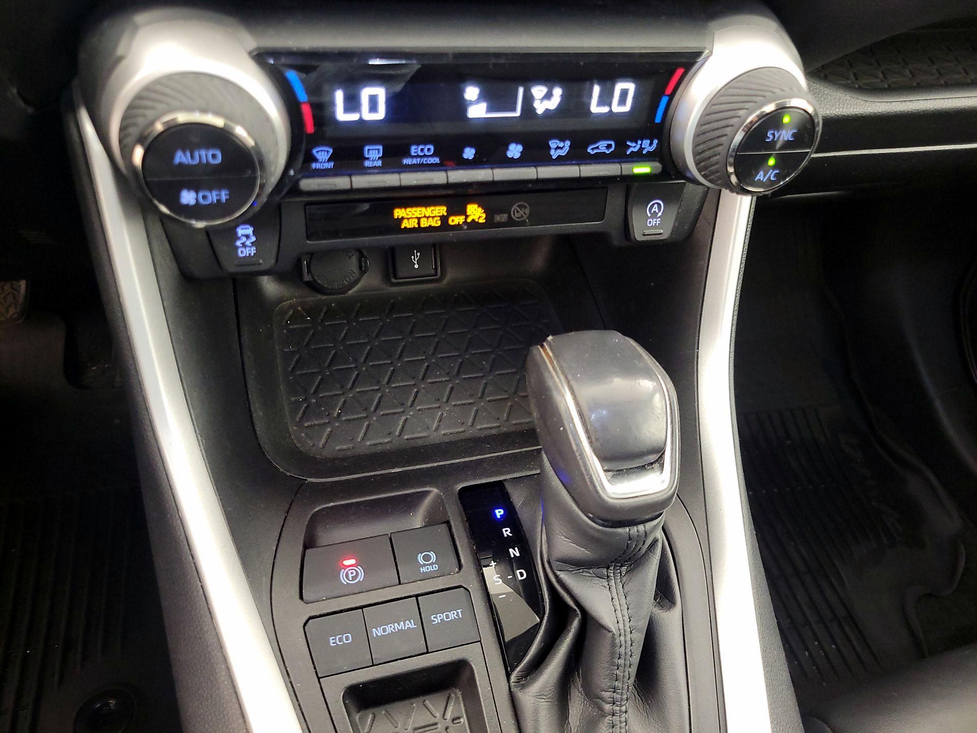 Thumbnail: 2021 Toyota RAV4 - 16
