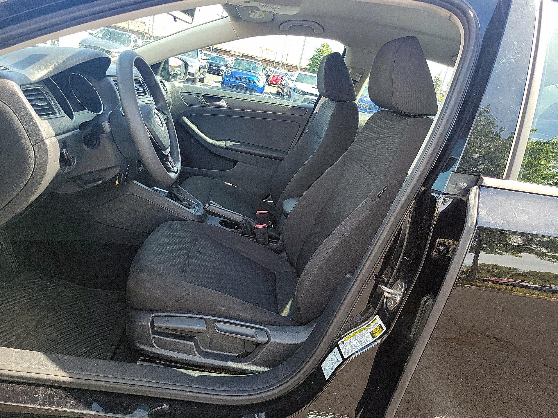 Thumbnail: 2016 Volkswagen Jetta - 9