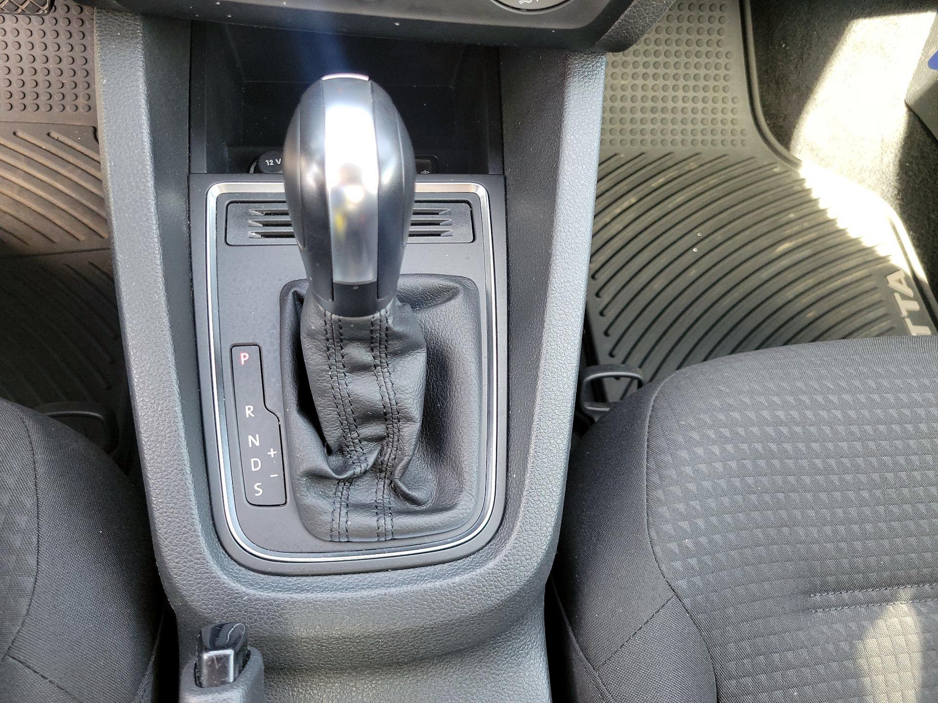 Thumbnail: 2016 Volkswagen Jetta - 15