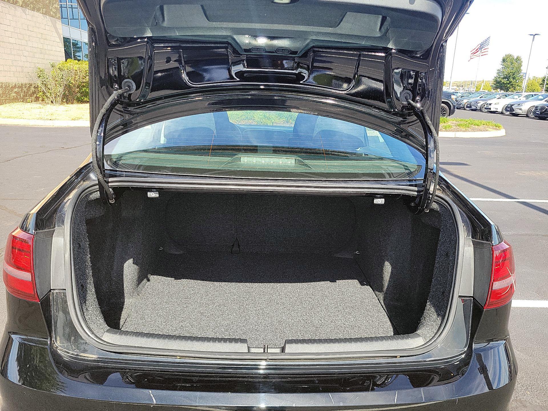 Thumbnail: 2016 Volkswagen Jetta - 18