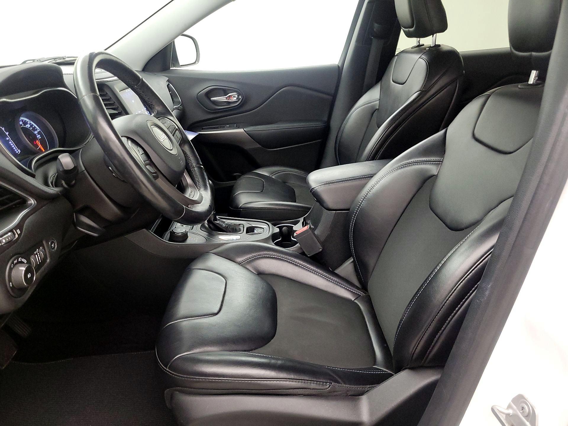 Thumbnail: 2019 Jeep Cherokee - 11