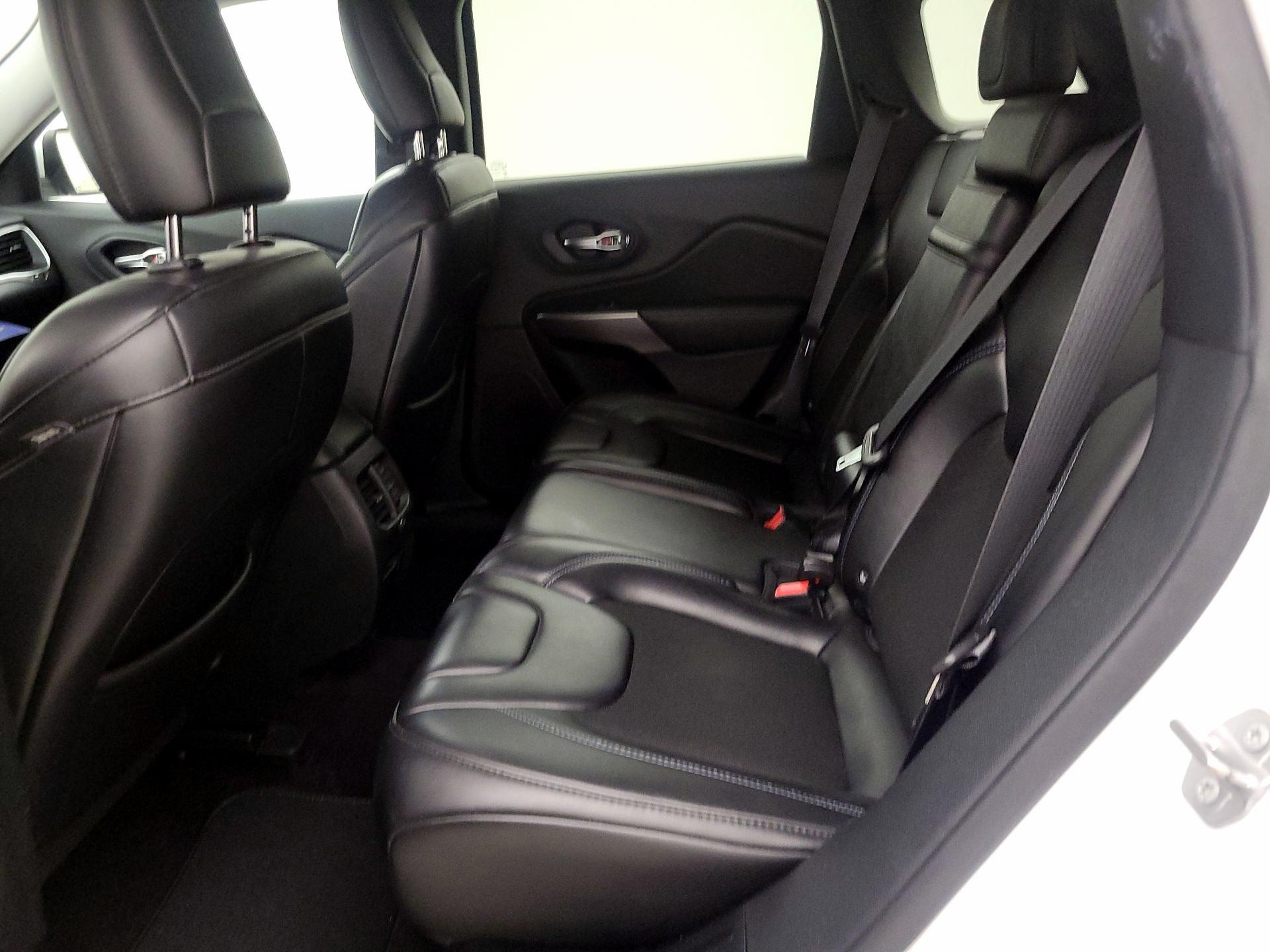 Thumbnail: 2019 Jeep Cherokee - 19