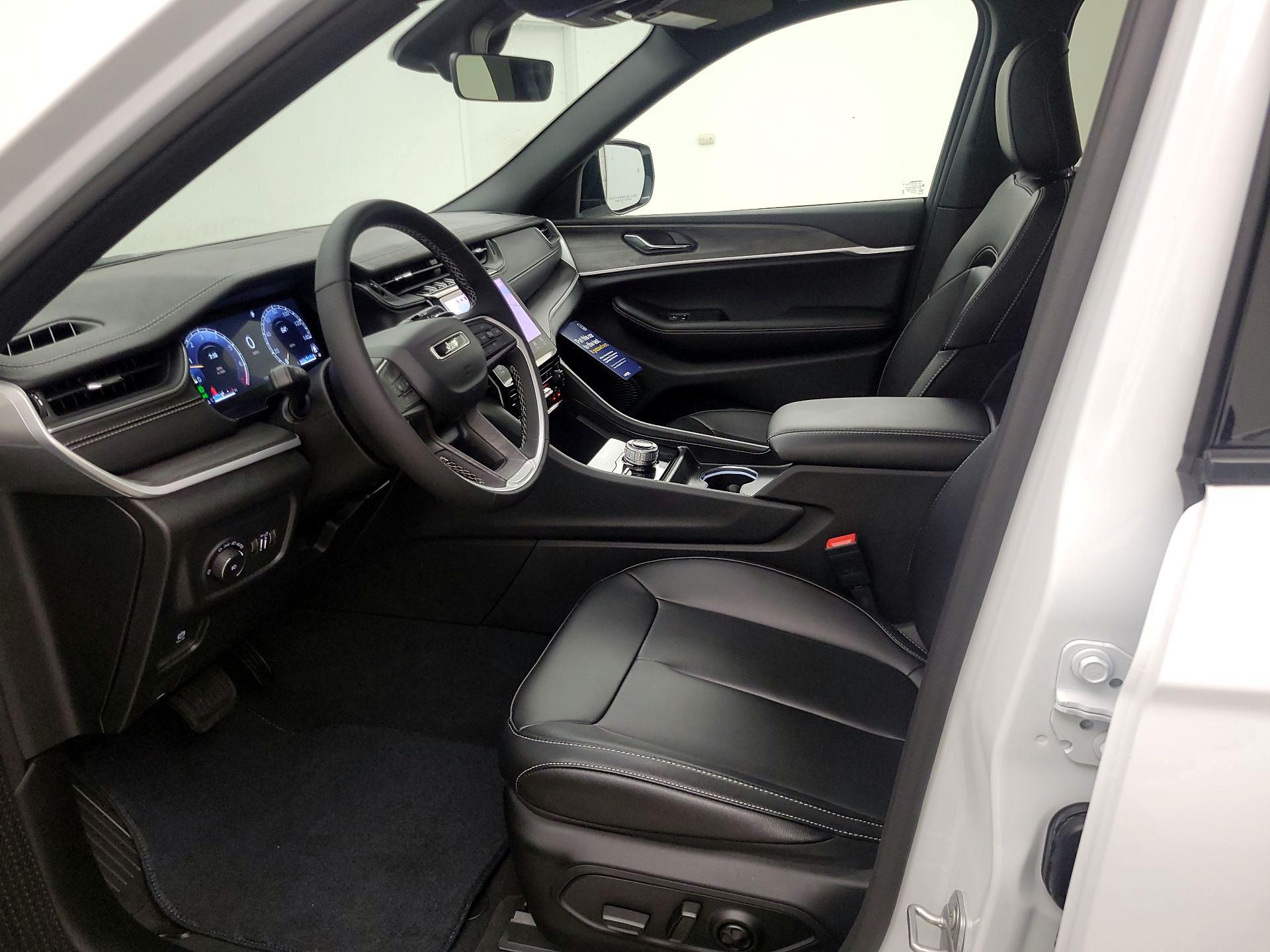 Thumbnail: 2025 Jeep Grand Cherokee - 11