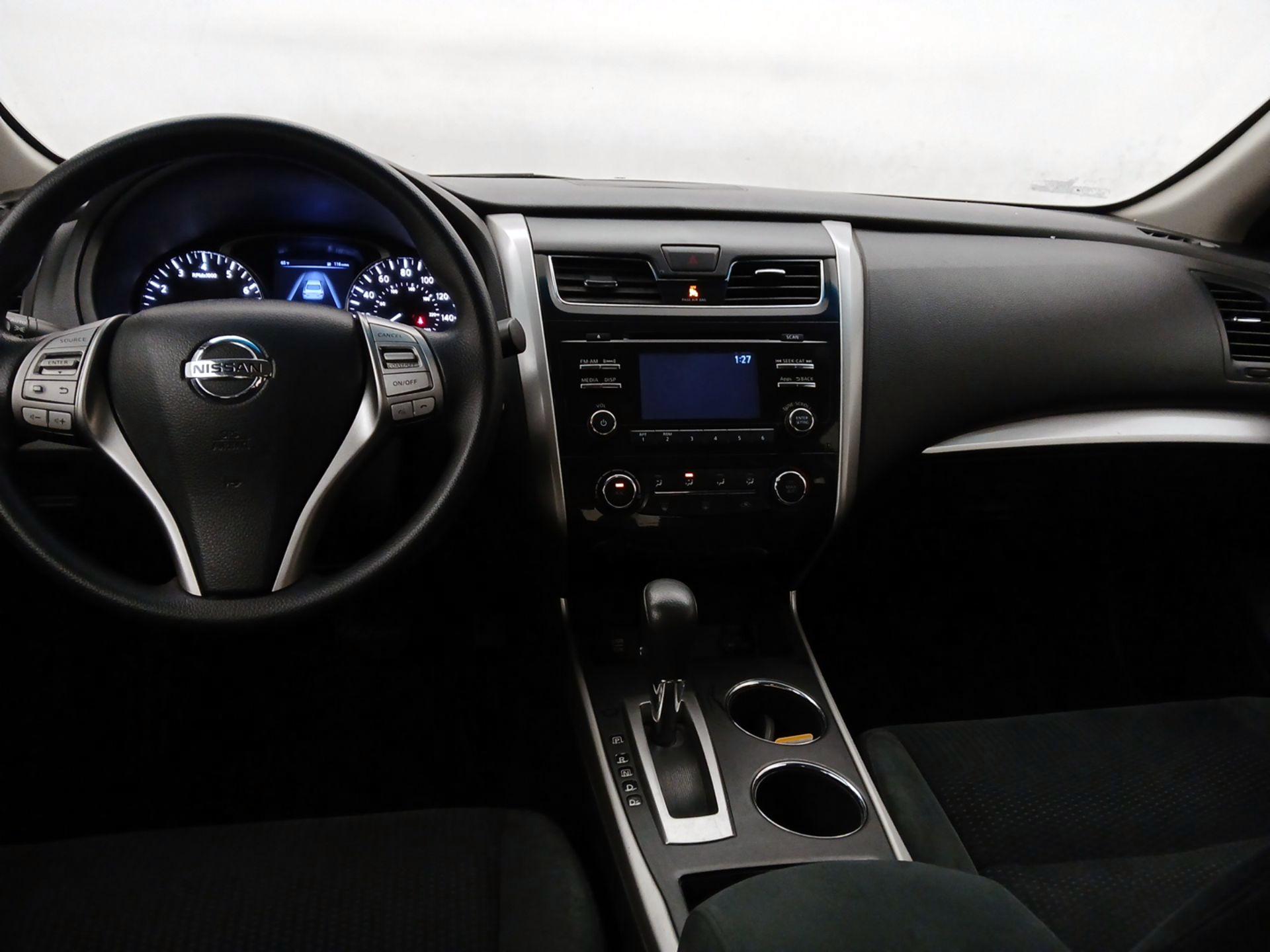 Thumbnail: 2015 Nissan Altima - 9