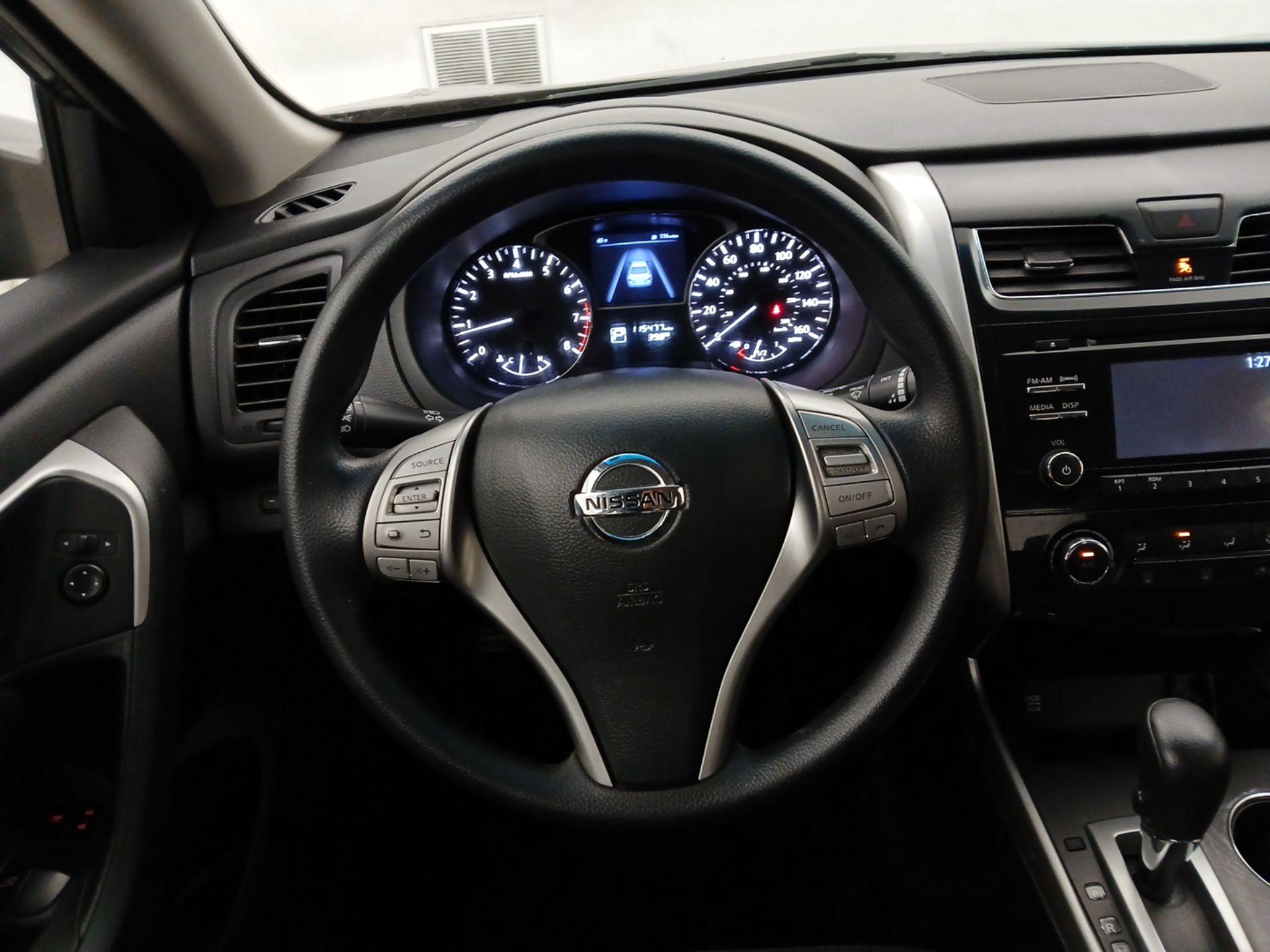 Thumbnail: 2015 Nissan Altima - 10