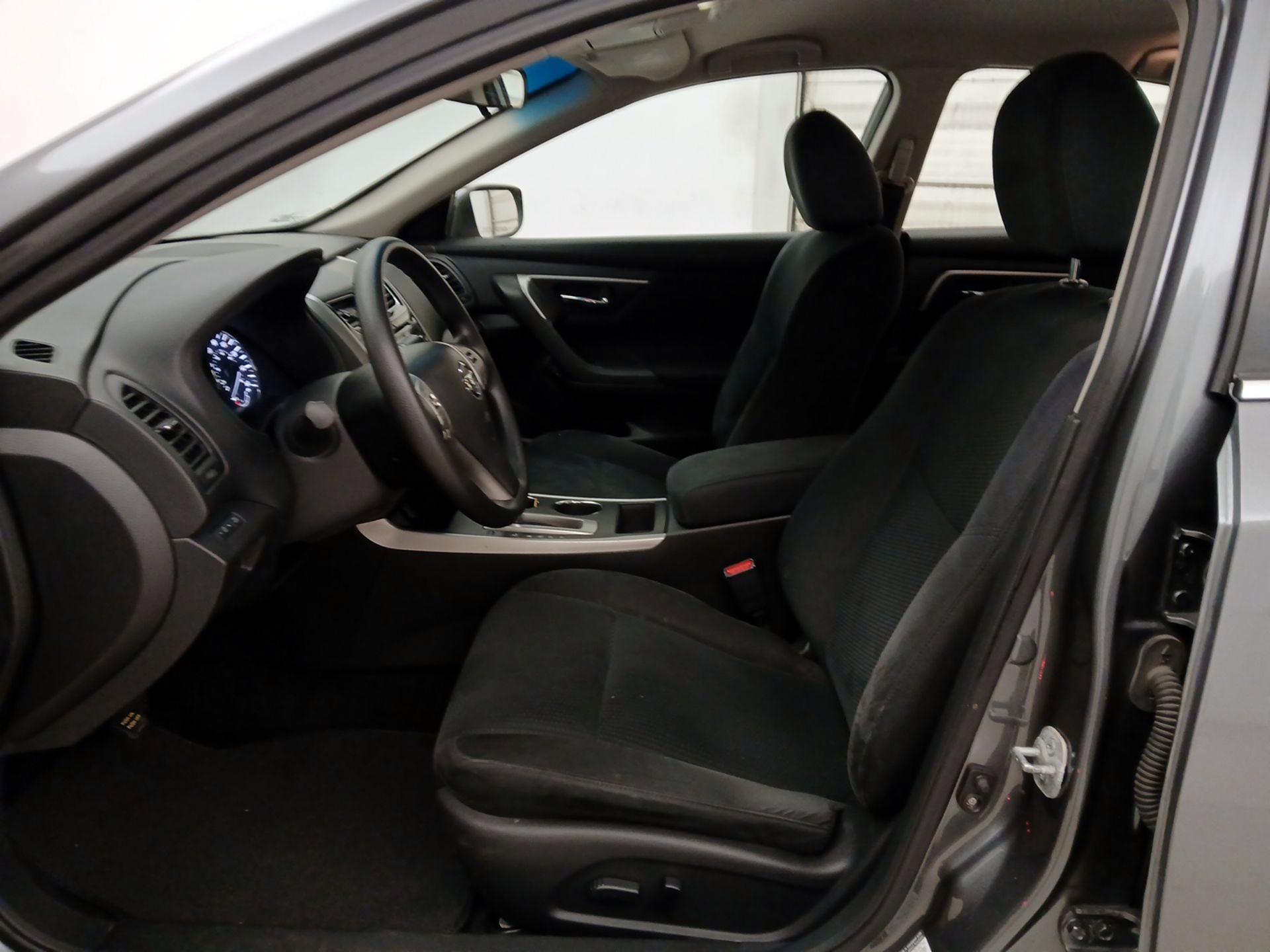 Thumbnail: 2015 Nissan Altima - 11