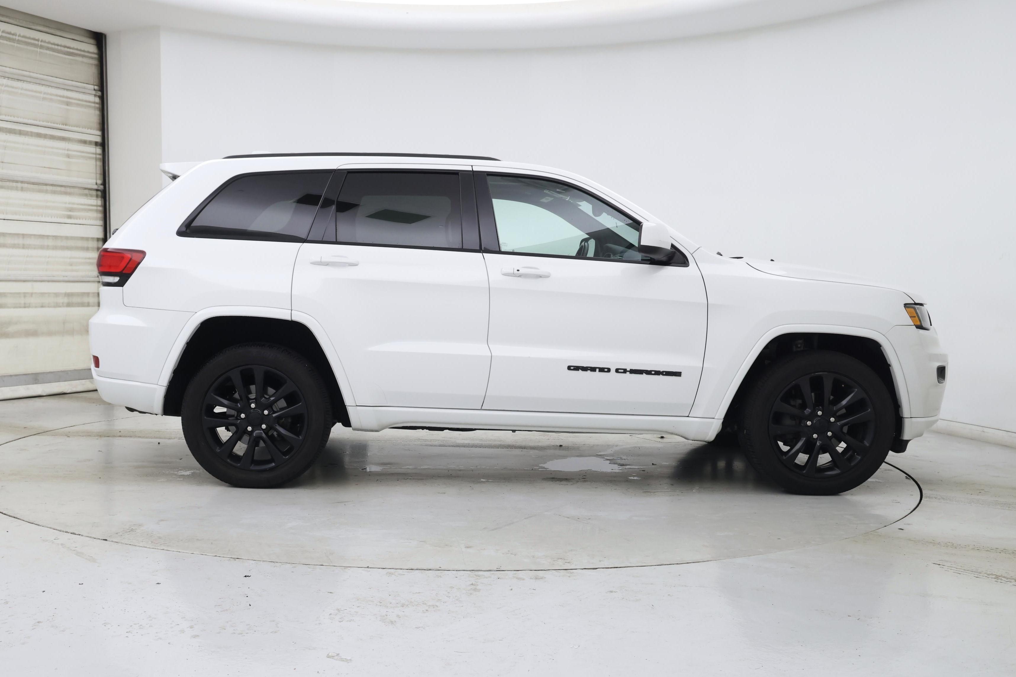 Thumbnail: 2018 Jeep Grand Cherokee - 7