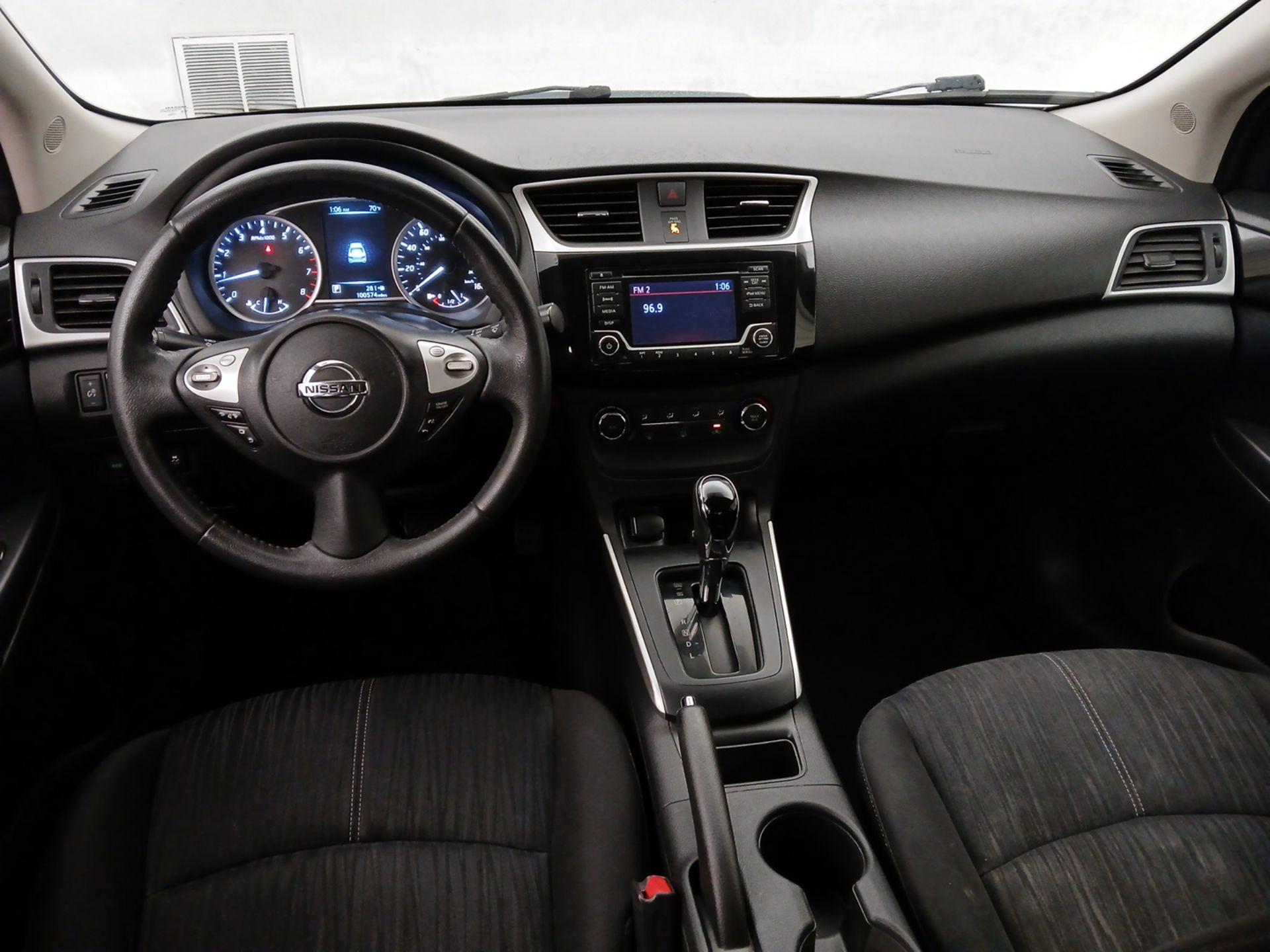 Thumbnail: 2017 Nissan Sentra - 9