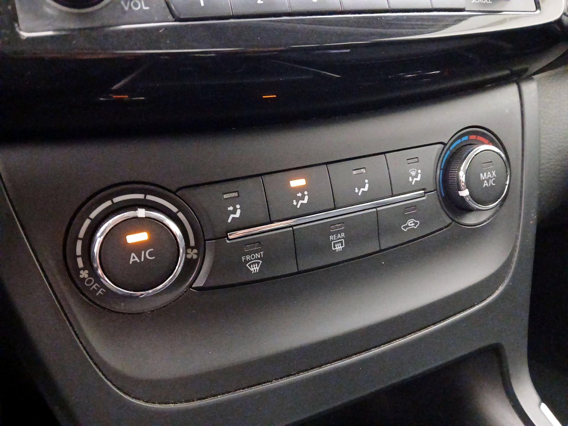 Thumbnail: 2017 Nissan Sentra - 16