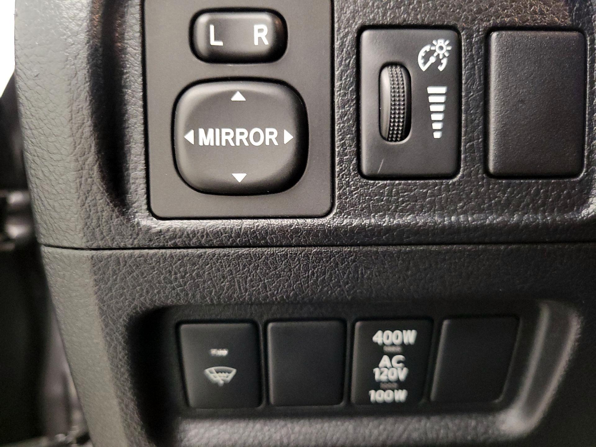 Thumbnail: 2018 Toyota 4Runner - 13