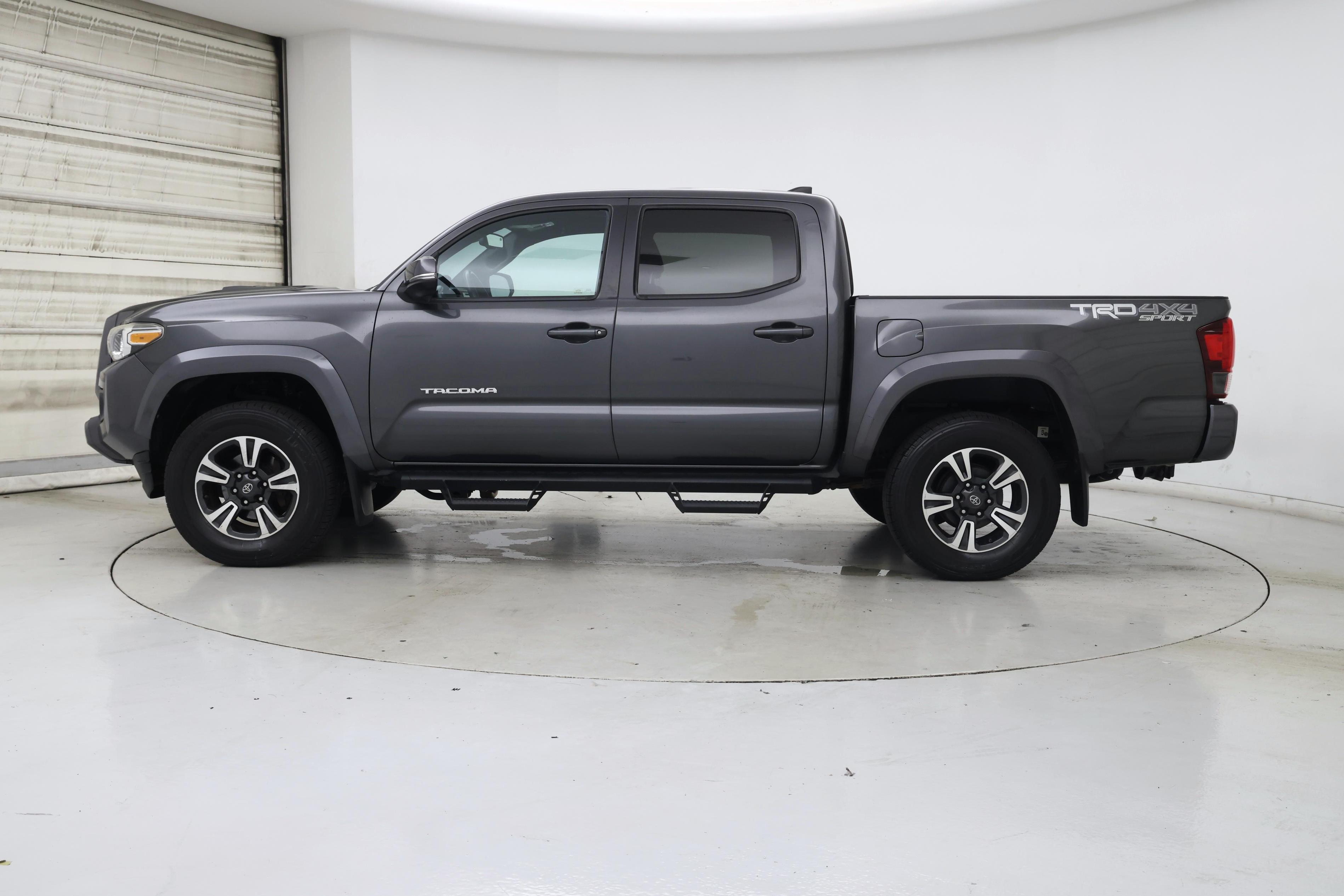 Thumbnail: 2018 Toyota Tacoma - 3