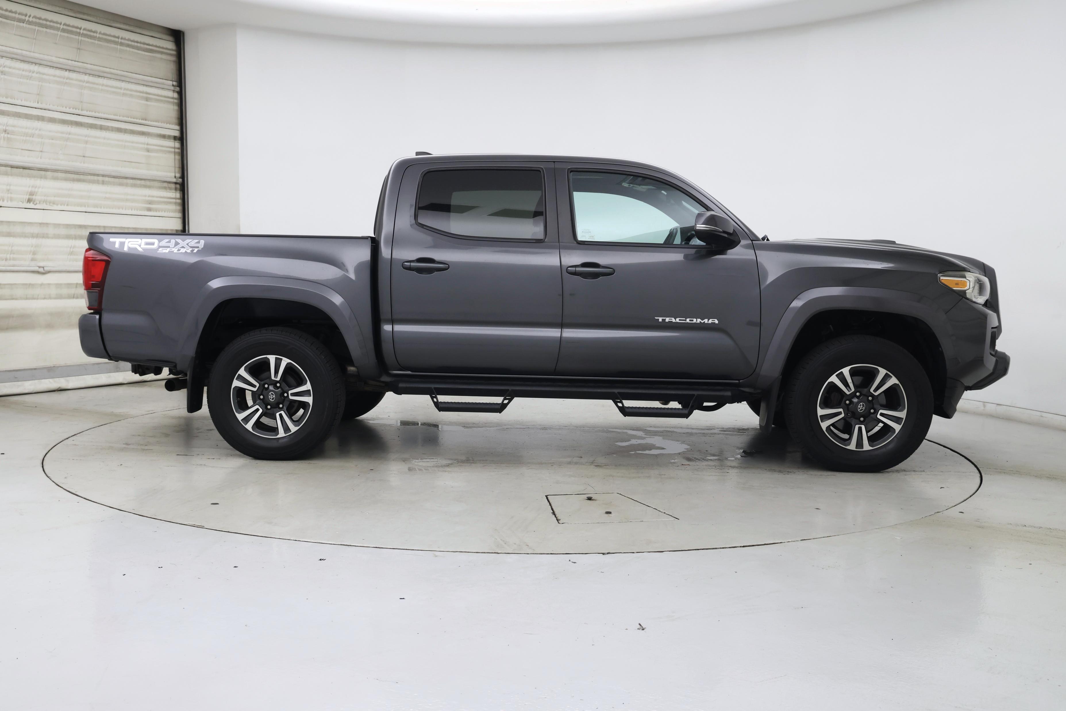 Thumbnail: 2018 Toyota Tacoma - 7