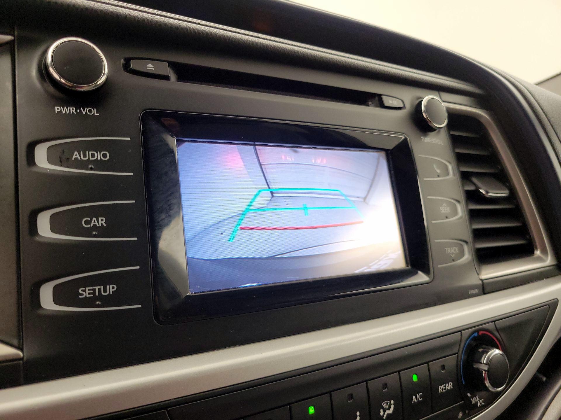 Thumbnail: 2019 Toyota Highlander - 14