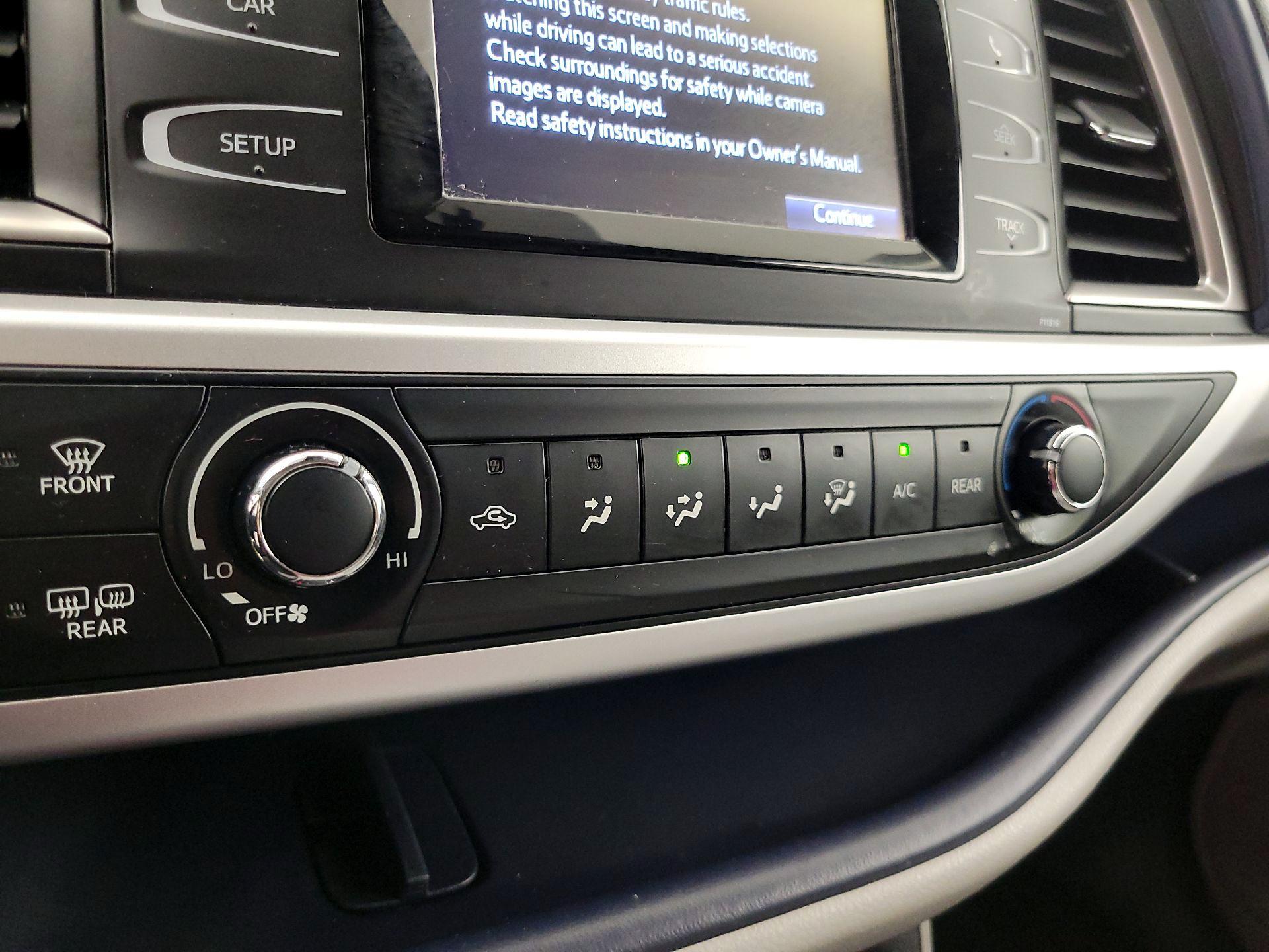 Thumbnail: 2019 Toyota Highlander - 16