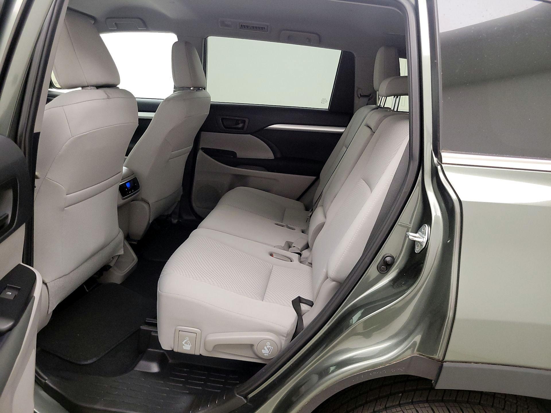Thumbnail: 2019 Toyota Highlander - 19