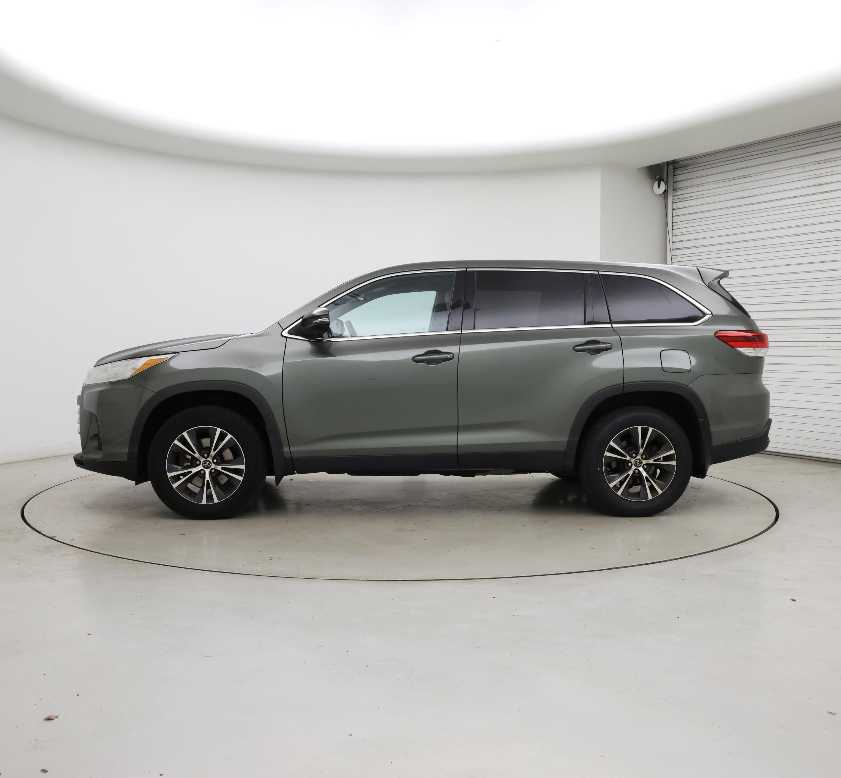 Thumbnail: 2019 Toyota Highlander - 3