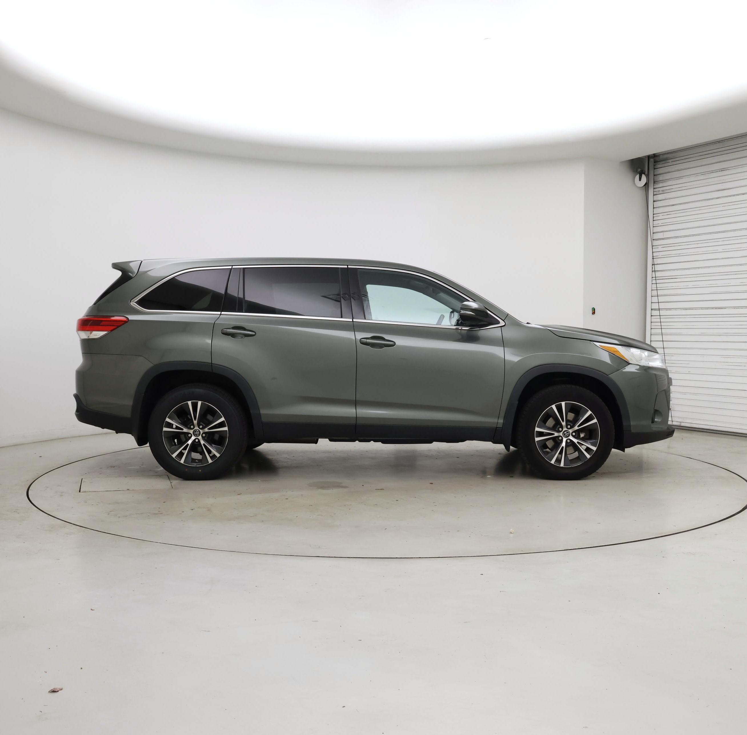Thumbnail: 2019 Toyota Highlander - 7