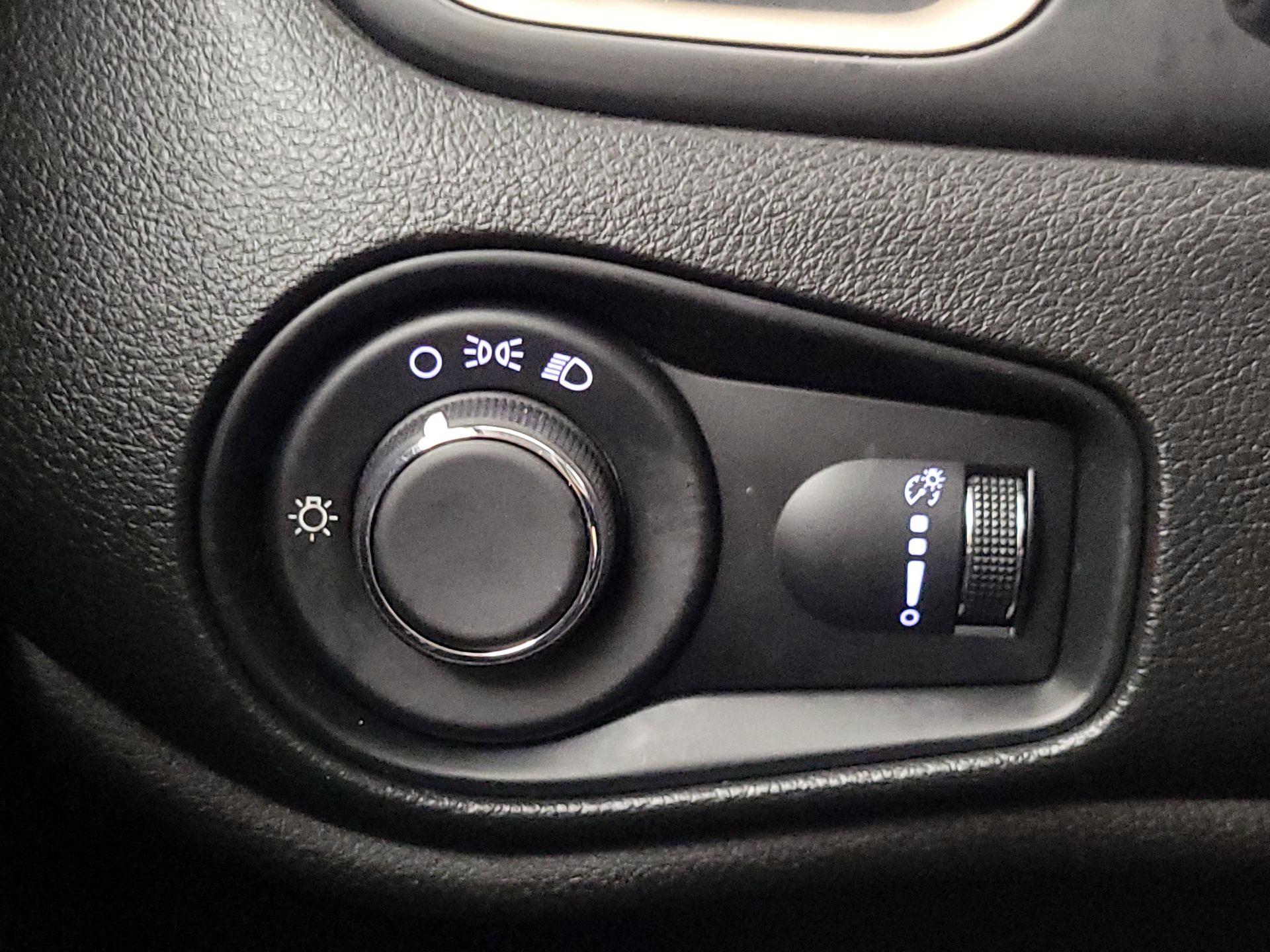 Thumbnail: 2017 Jeep Renegade - 13