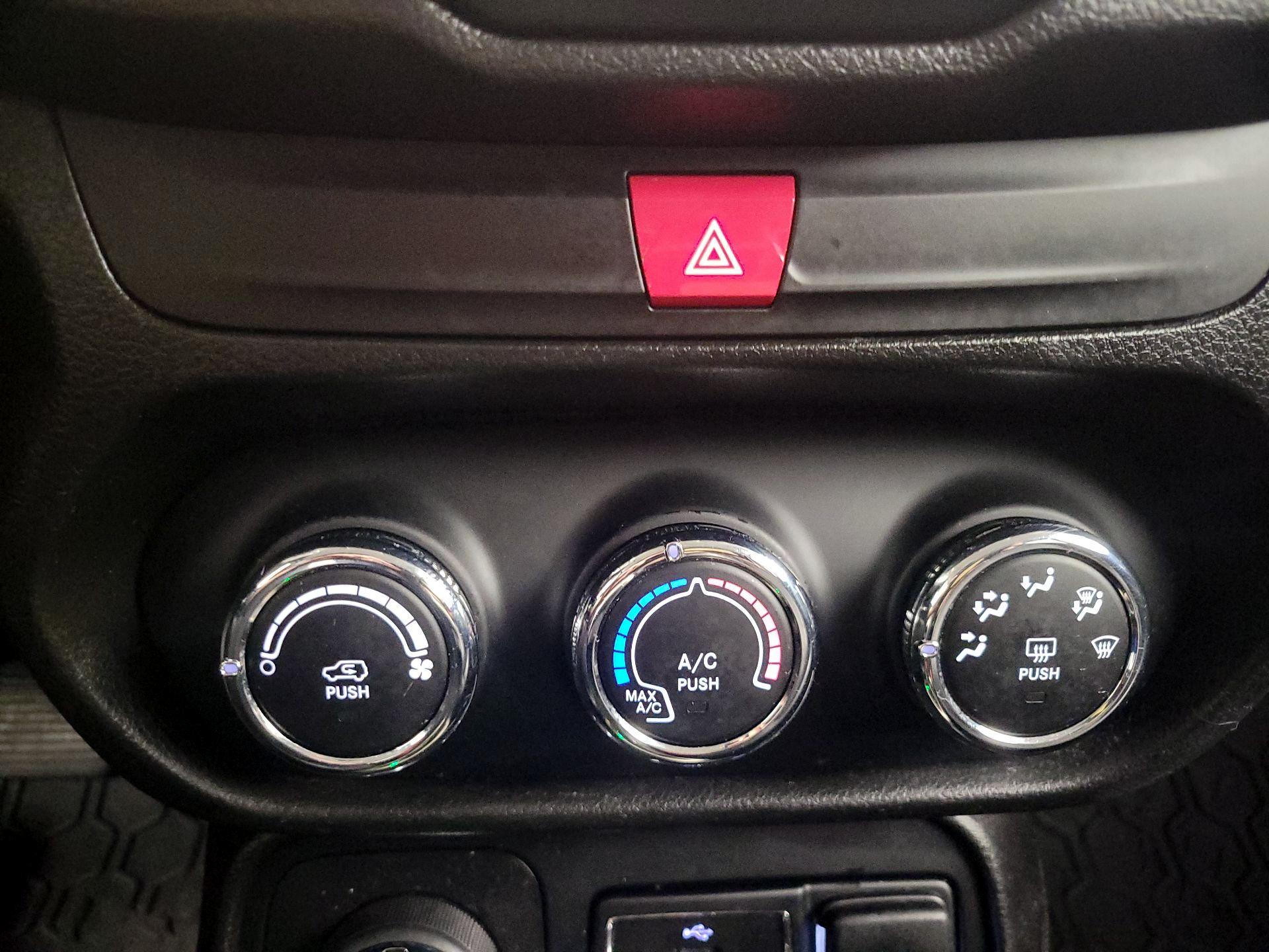 Thumbnail: 2017 Jeep Renegade - 16