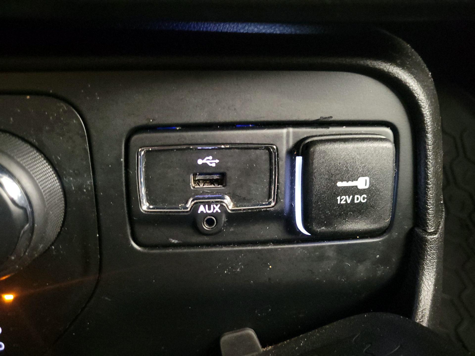 Thumbnail: 2017 Jeep Renegade - 18