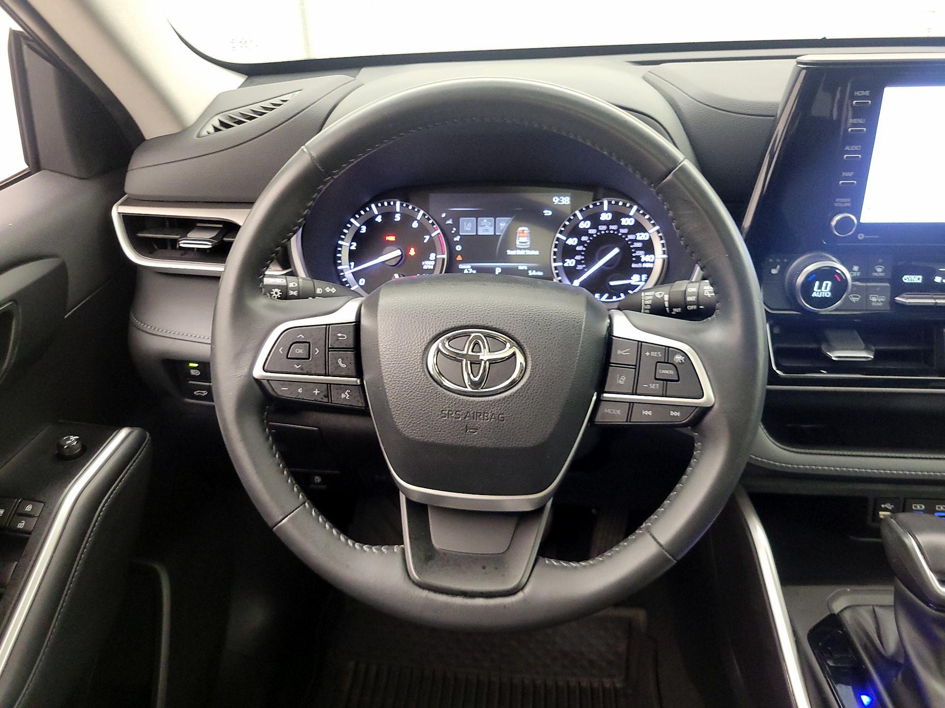 Thumbnail: 2022 Toyota Highlander - 10