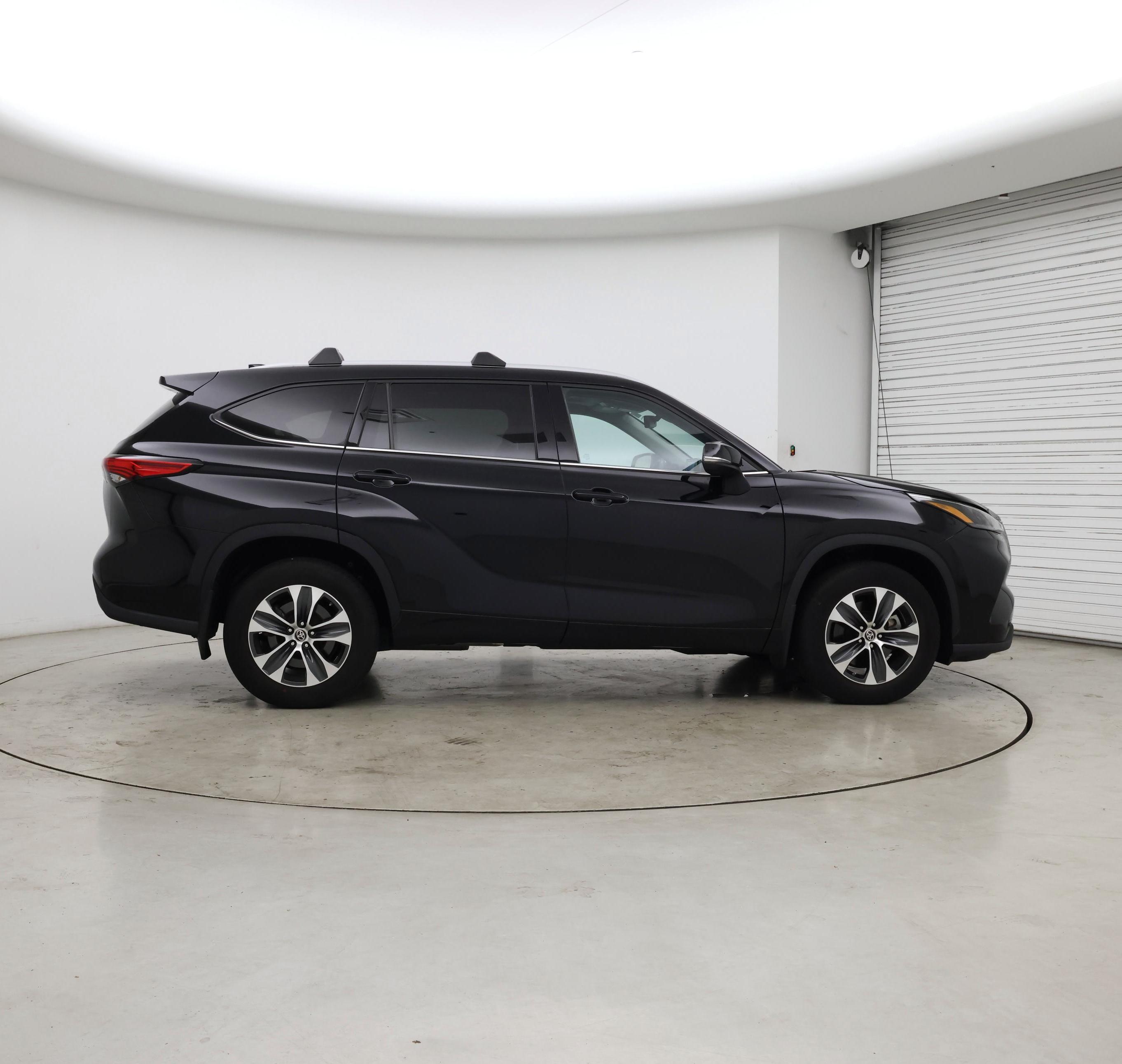 Thumbnail: 2022 Toyota Highlander - 7