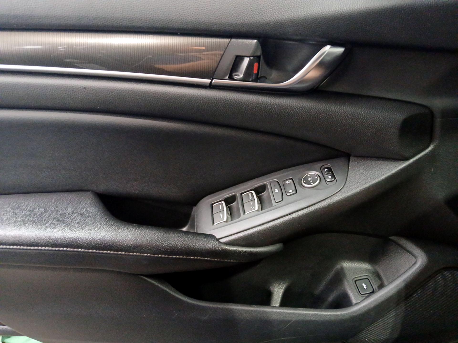 Thumbnail: 2018 Honda Accord - 12