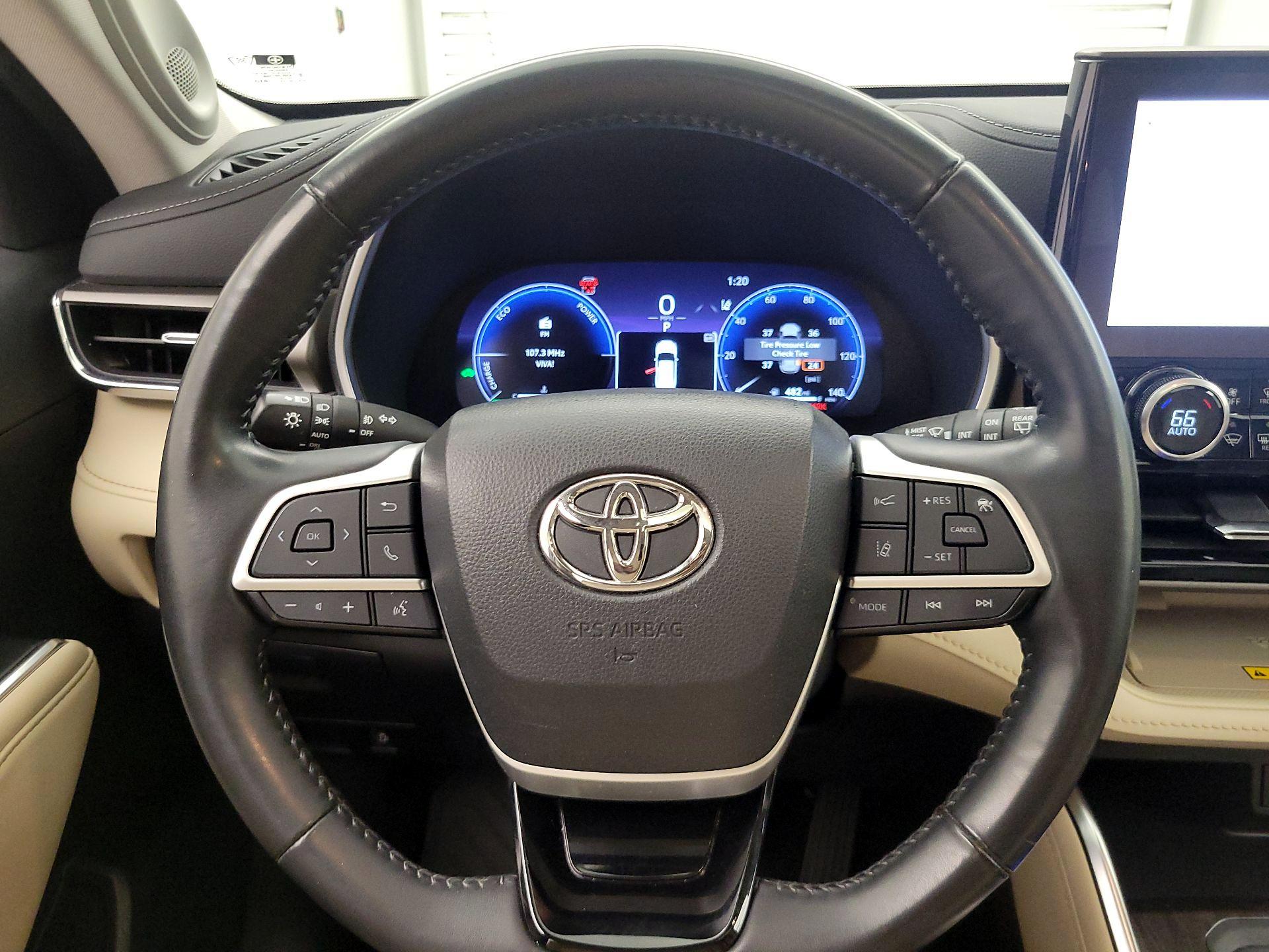 Thumbnail: 2023 Toyota Highlander - 10