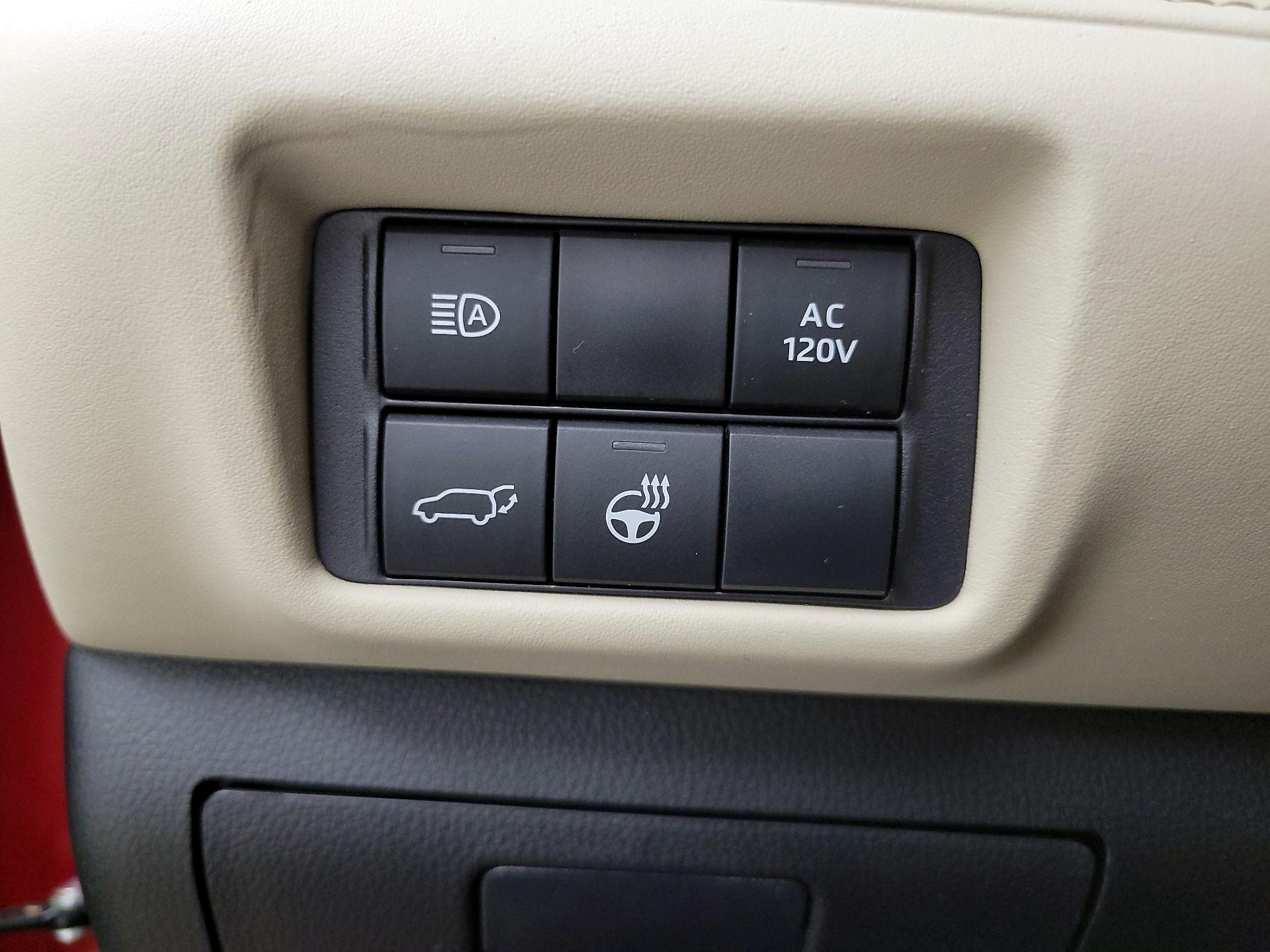 Thumbnail: 2023 Toyota Highlander - 13