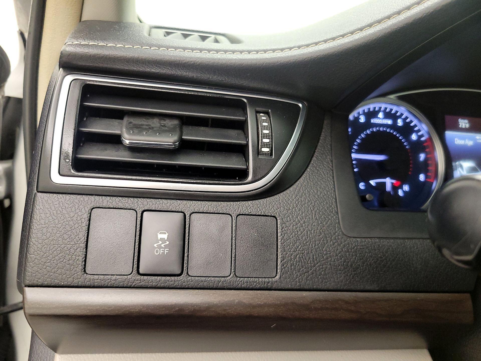Thumbnail: 2016 Toyota Camry - 13