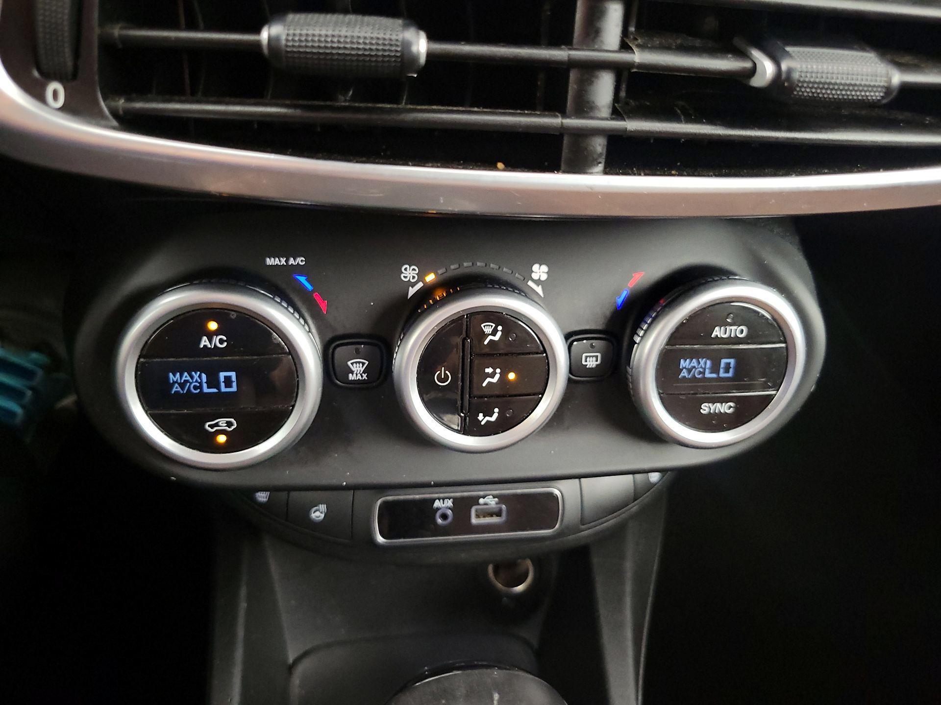 Thumbnail: 2016 Fiat 500X - 16