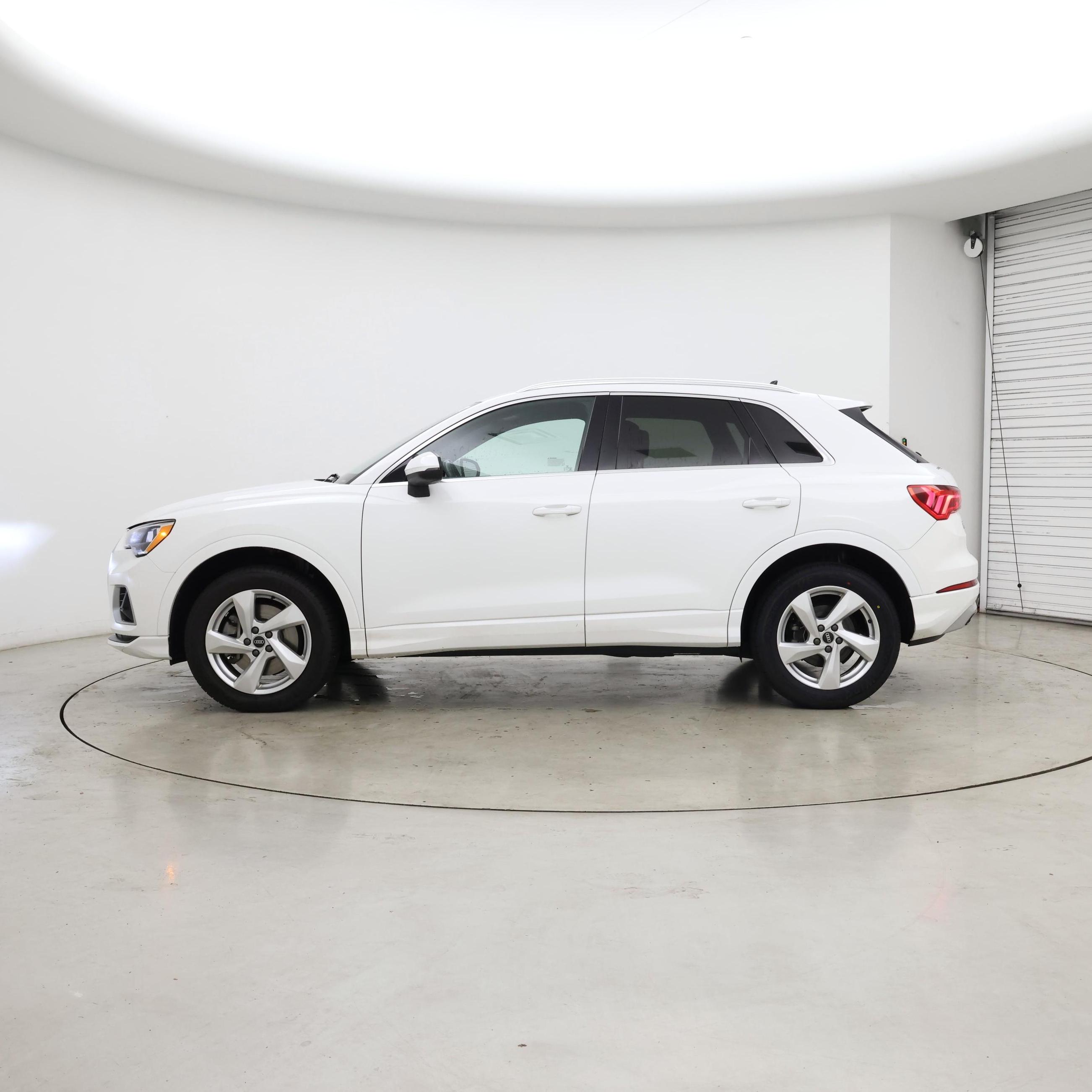 Thumbnail: 2021 Audi Q3 - 3