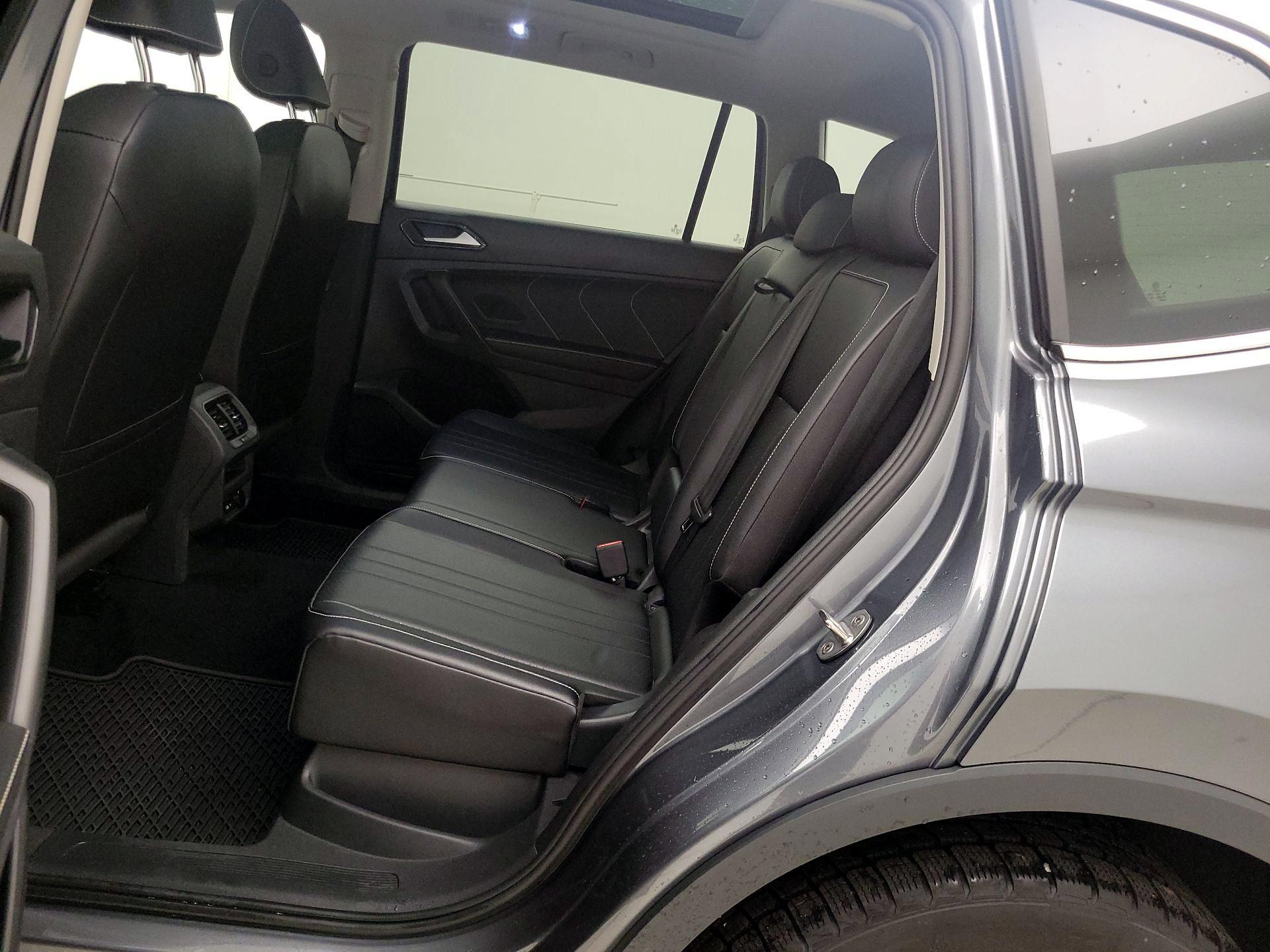 Thumbnail: 2022 Volkswagen Tiguan - 18