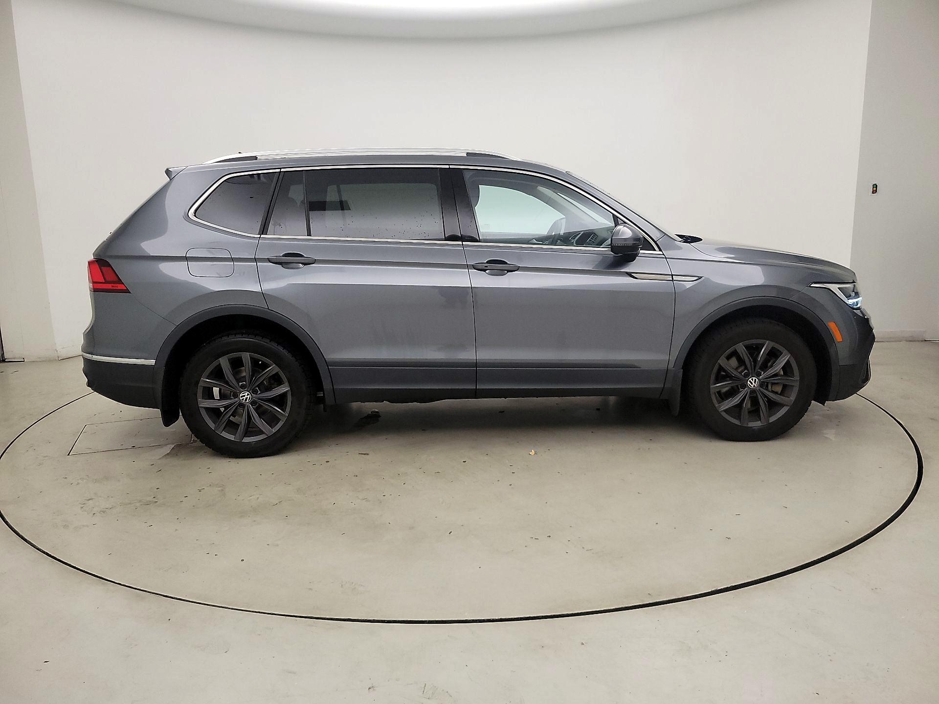 Thumbnail: 2022 Volkswagen Tiguan - 4