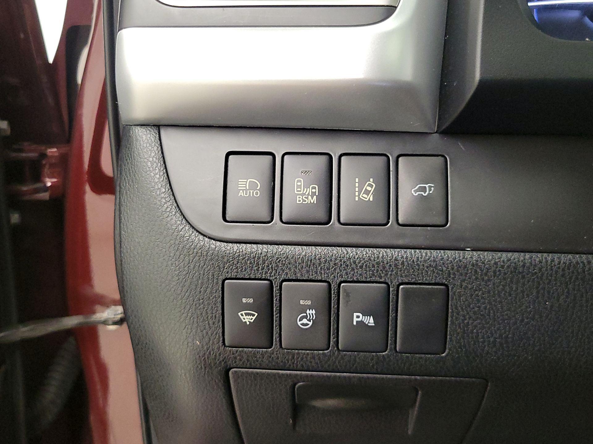 Thumbnail: 2016 Toyota Highlander - 13