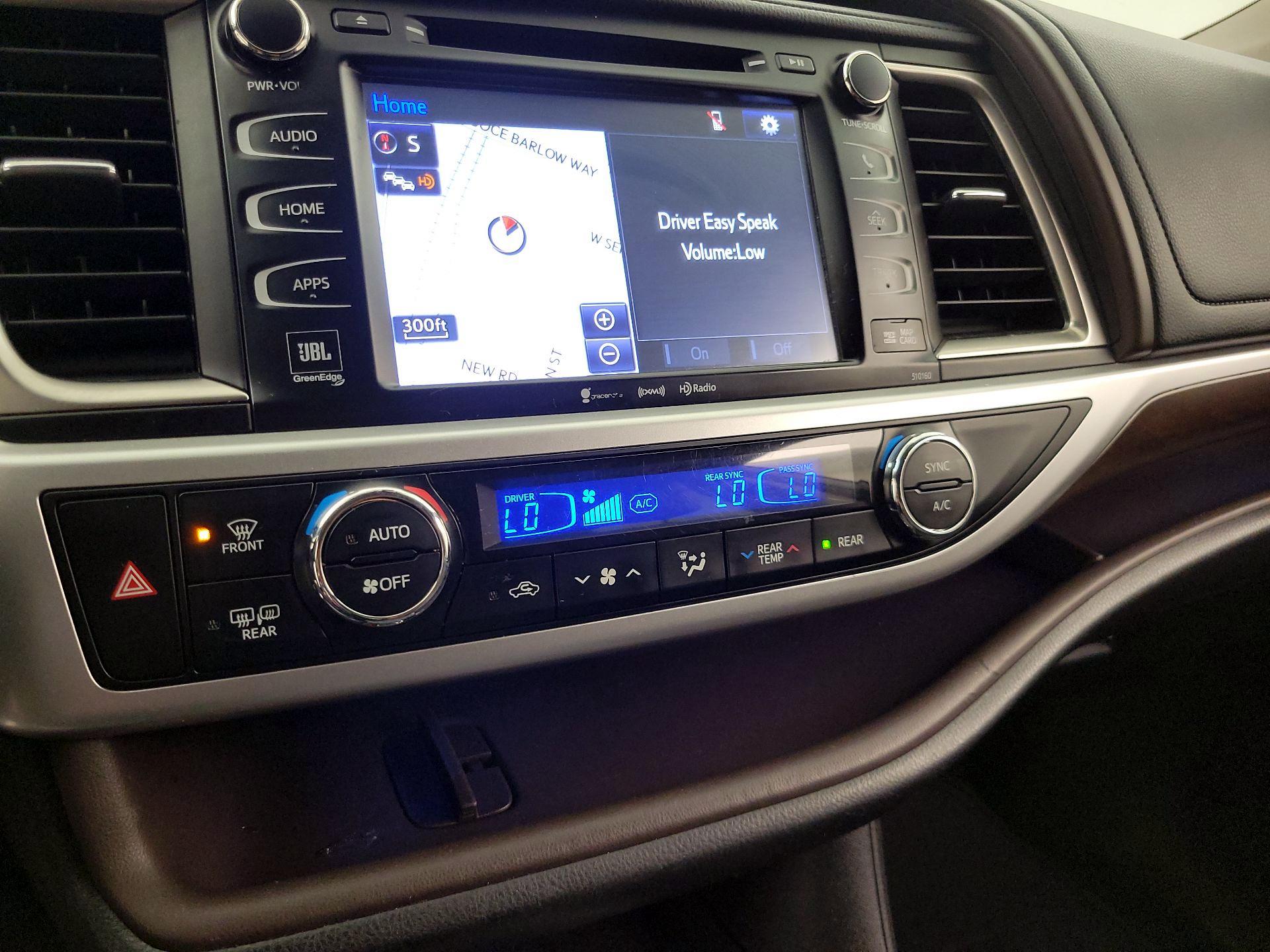Thumbnail: 2016 Toyota Highlander - 17