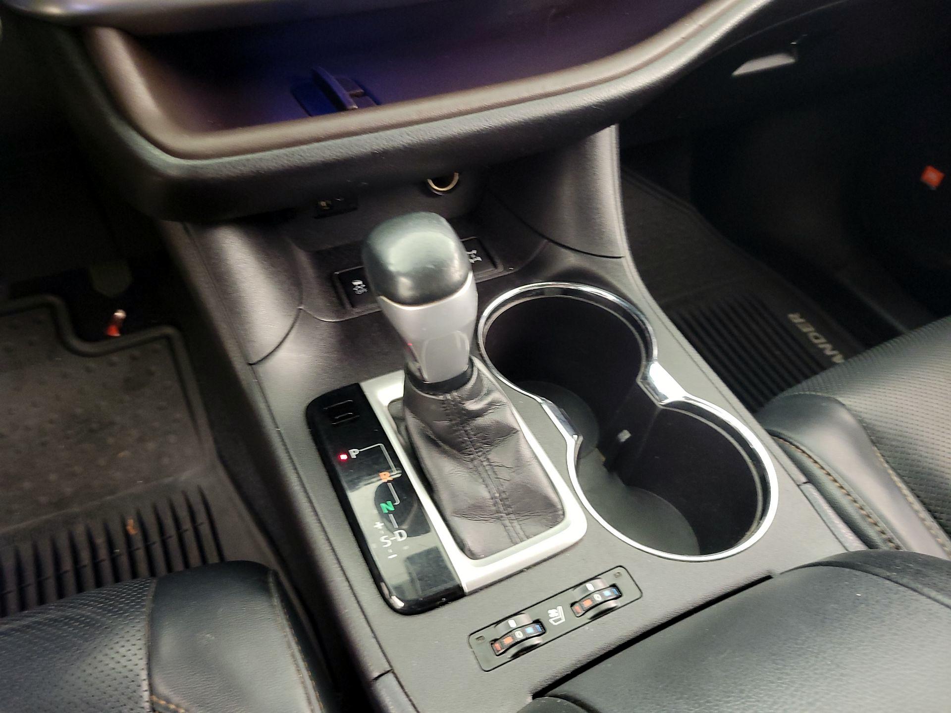 Thumbnail: 2016 Toyota Highlander - 18