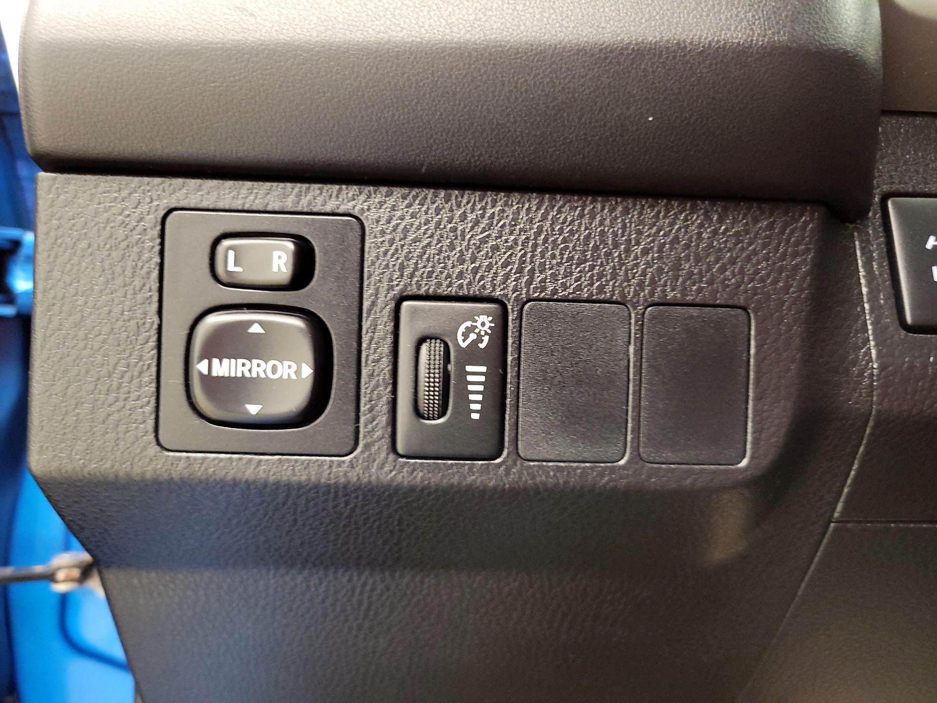 Thumbnail: 2016 Toyota RAV4 - 13