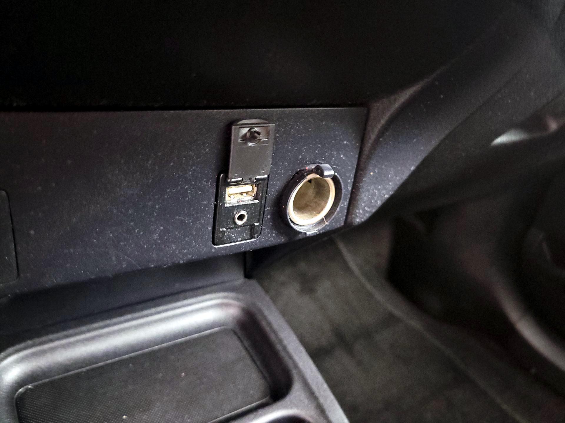 Thumbnail: 2016 Toyota RAV4 - 18