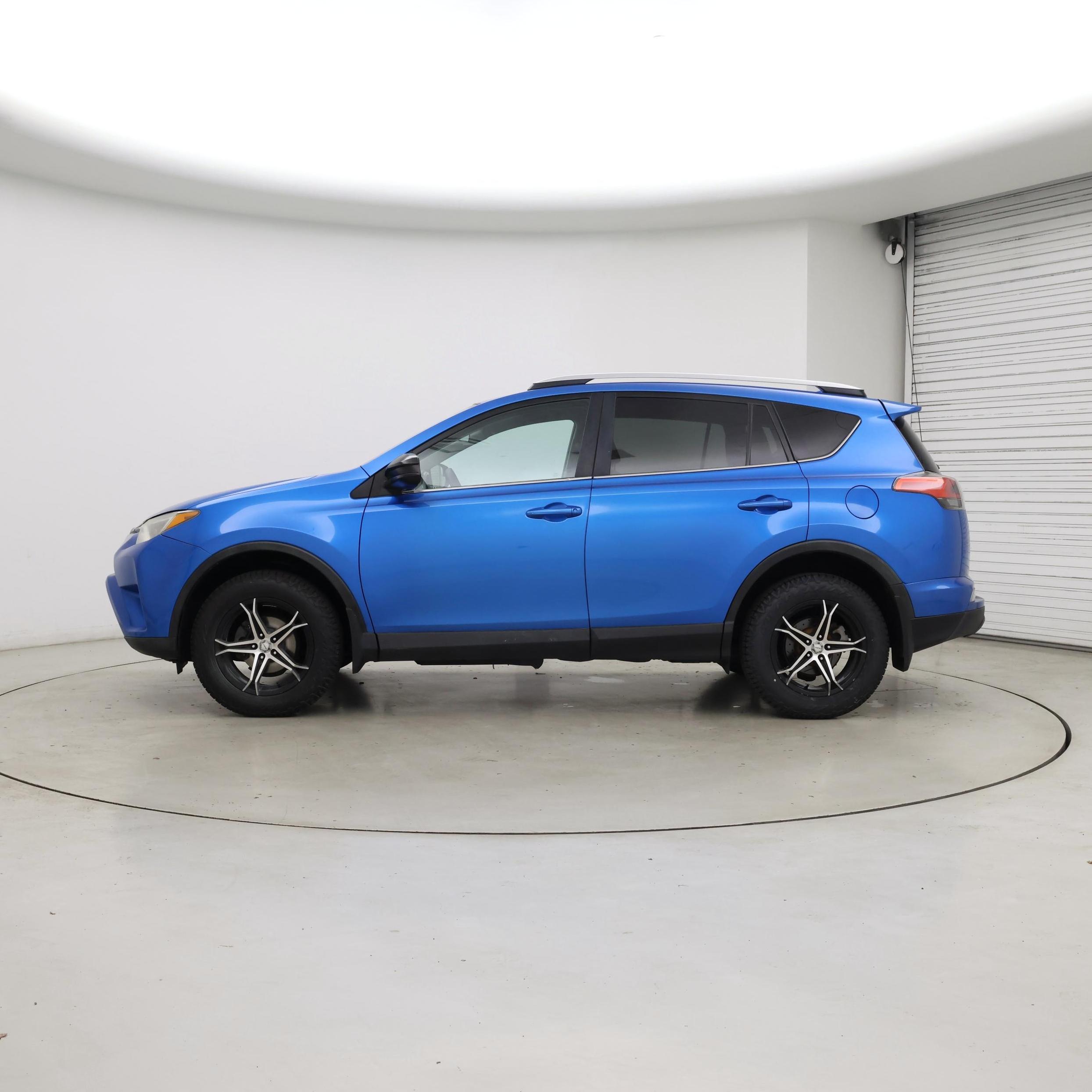 Thumbnail: 2016 Toyota RAV4 - 3