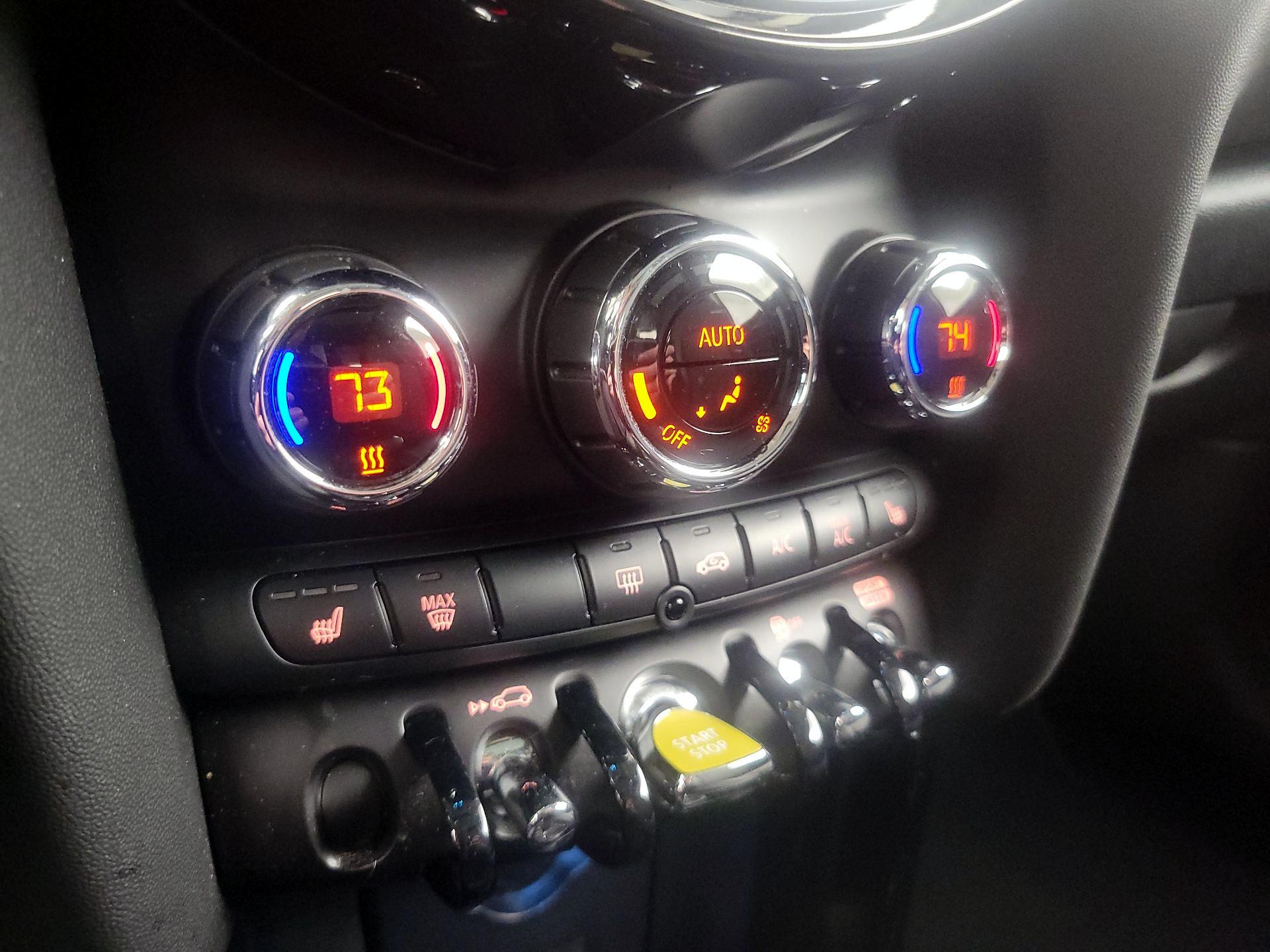 Thumbnail: 2022 MINI Cooper Hardtop - 17