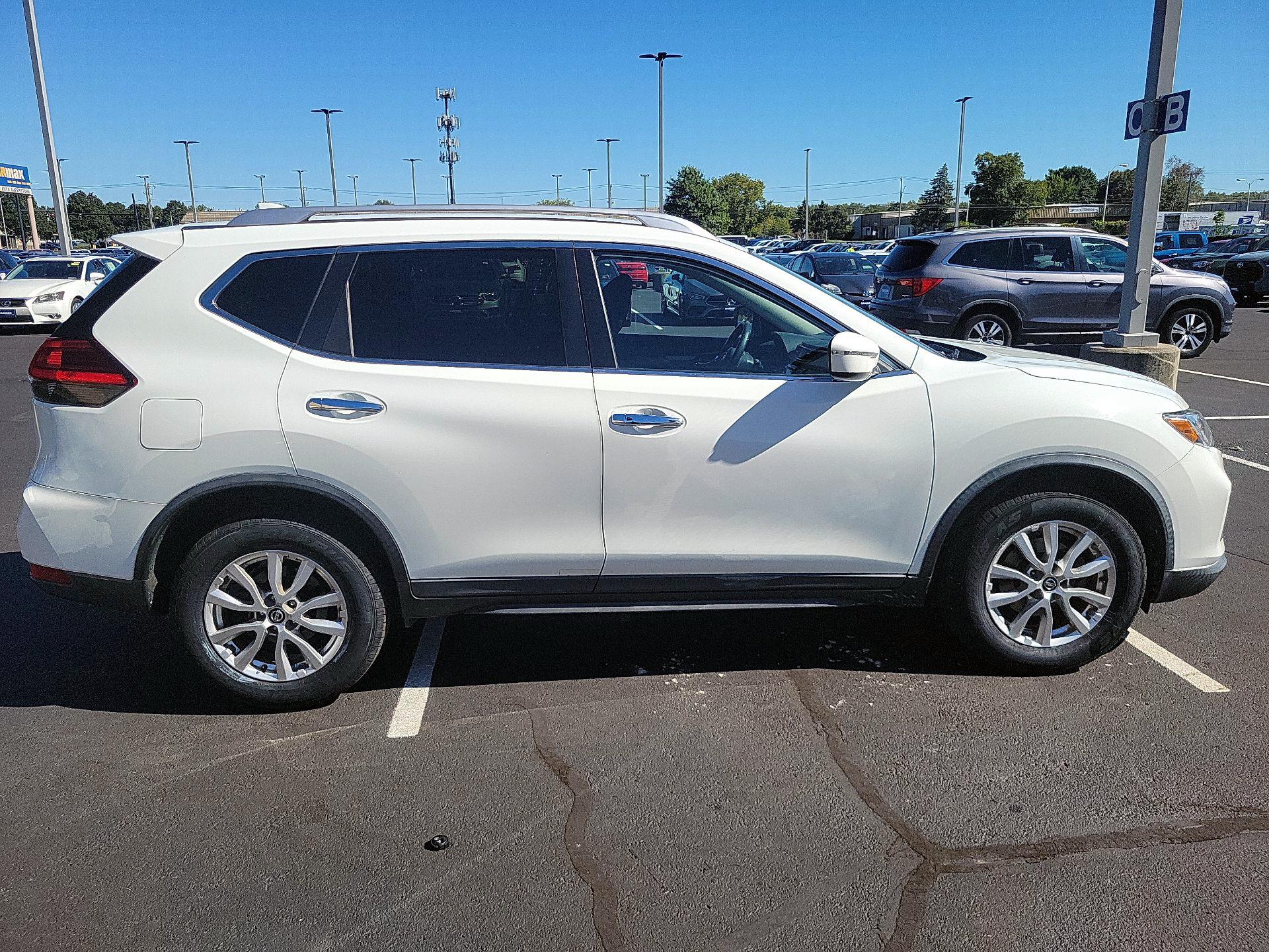 Thumbnail: 2017 Nissan Rogue - 4